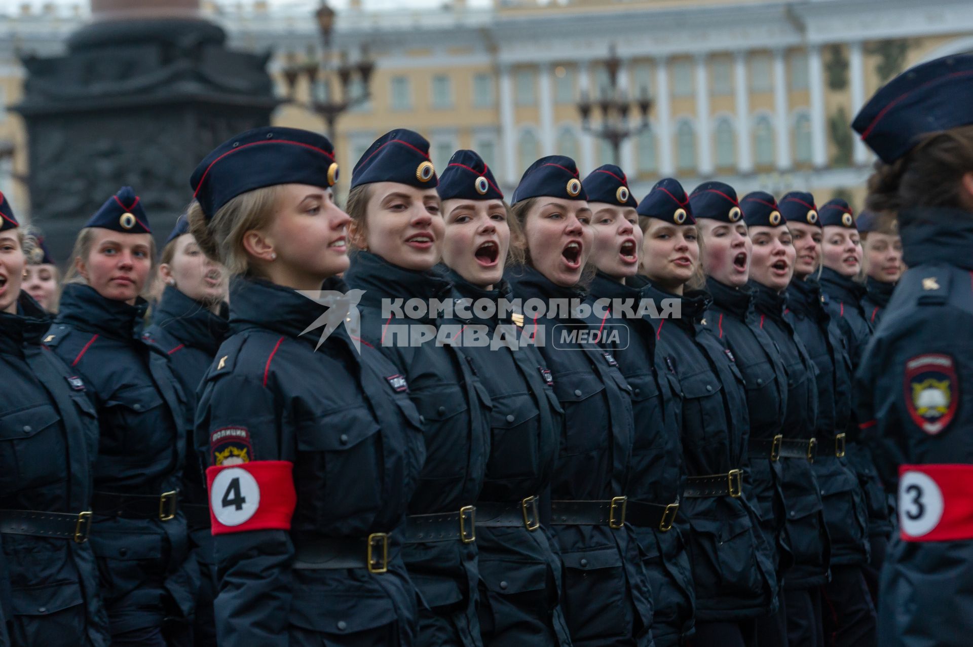 Санкт-Петербург. Парадные расчеты военнослужащих на репетиции военного парада, посвященного 73-й годовщине  Победы в Великой Отечественной войне, на Дворцовой площади.