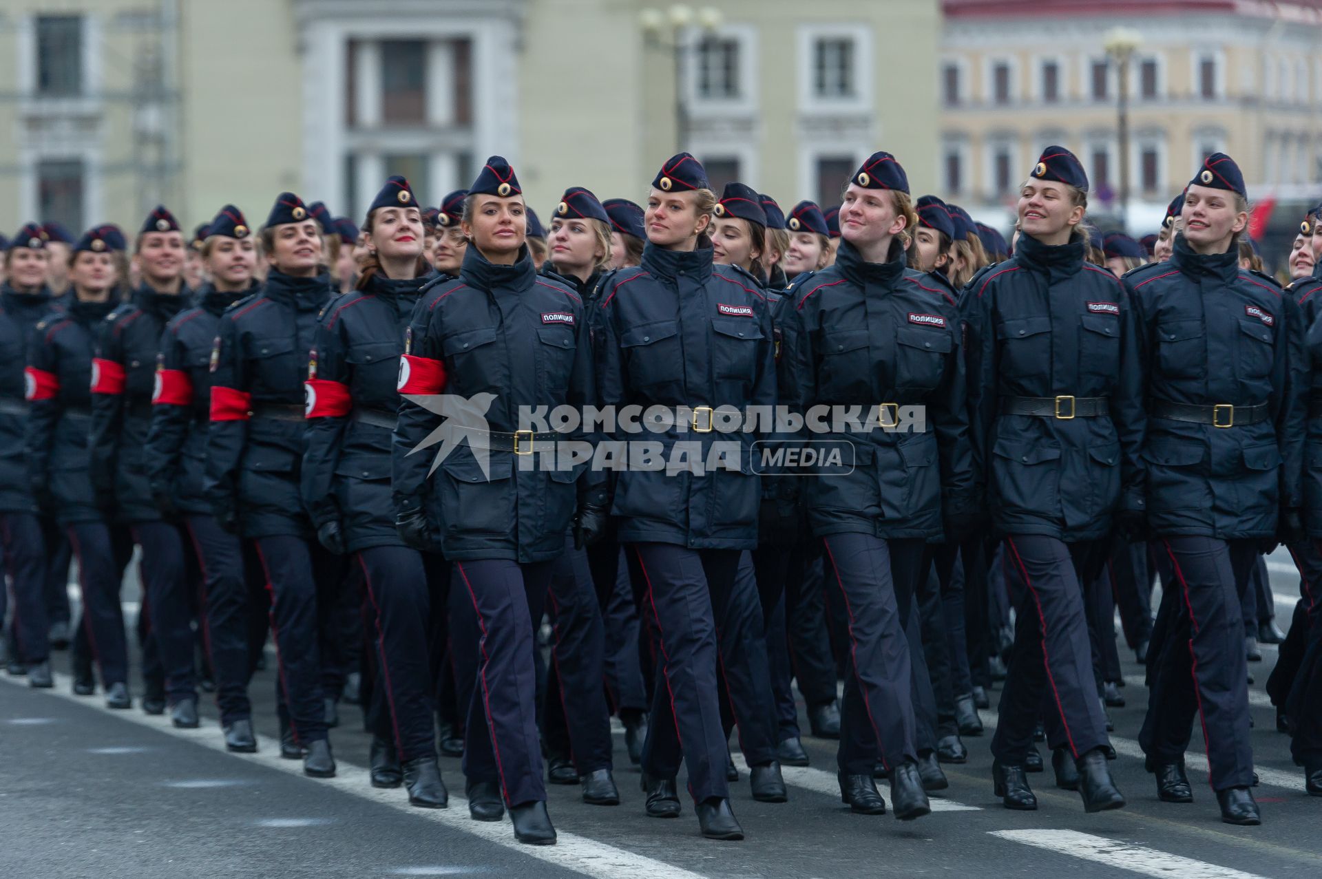 Санкт-Петербург. Парадные расчеты военнослужащих на репетиции военного парада, посвященного 73-й годовщине  Победы в Великой Отечественной войне, на Дворцовой площади.