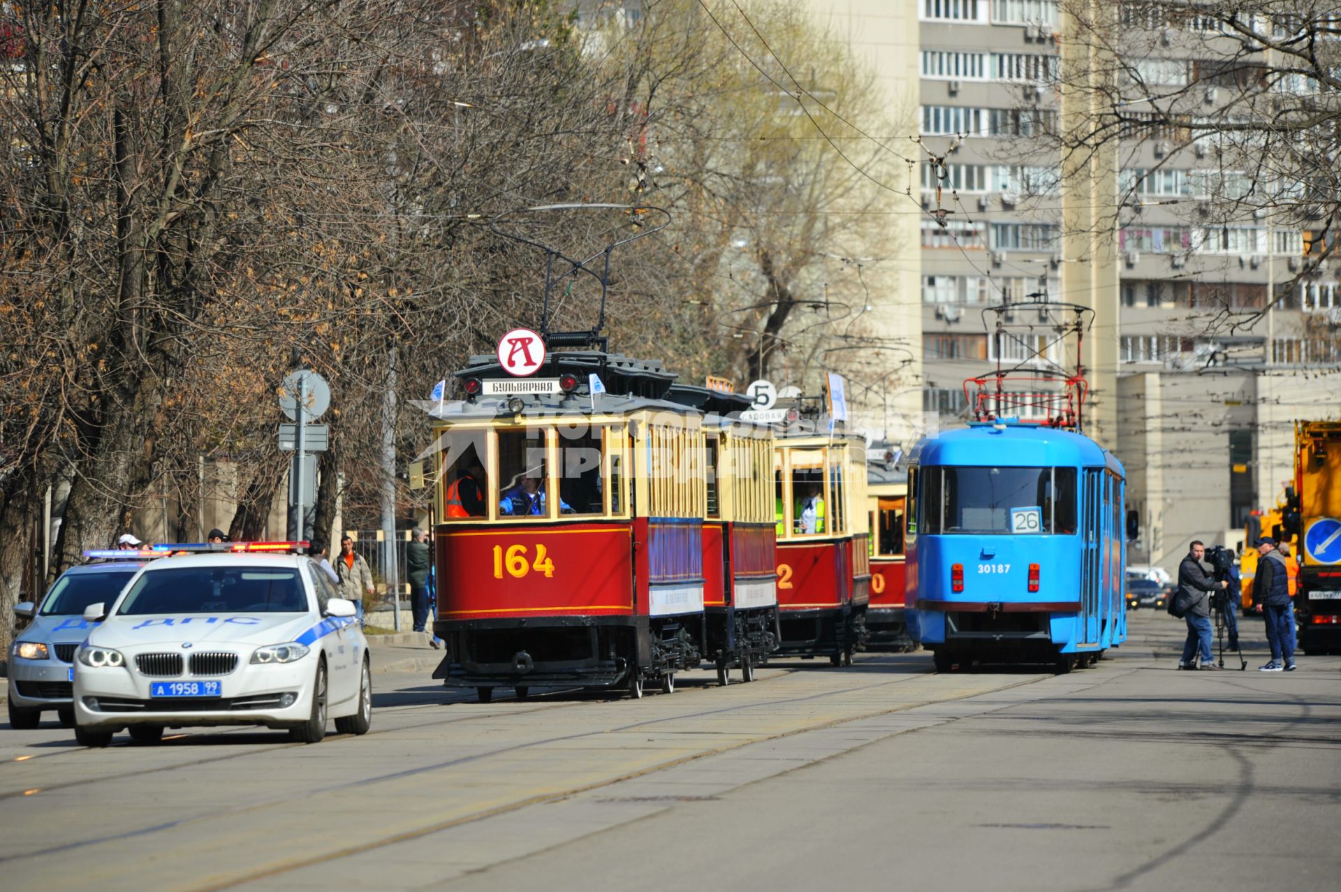 Москва. Парад ретро трамваев, посвященный 119-летию трамвайного движения в городе.