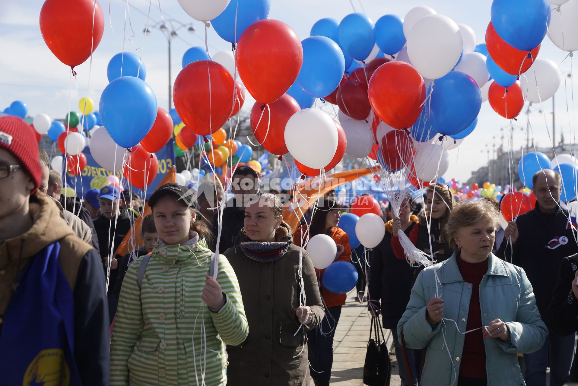 Екатеринбург. Участники шествия первомайской демонстрации