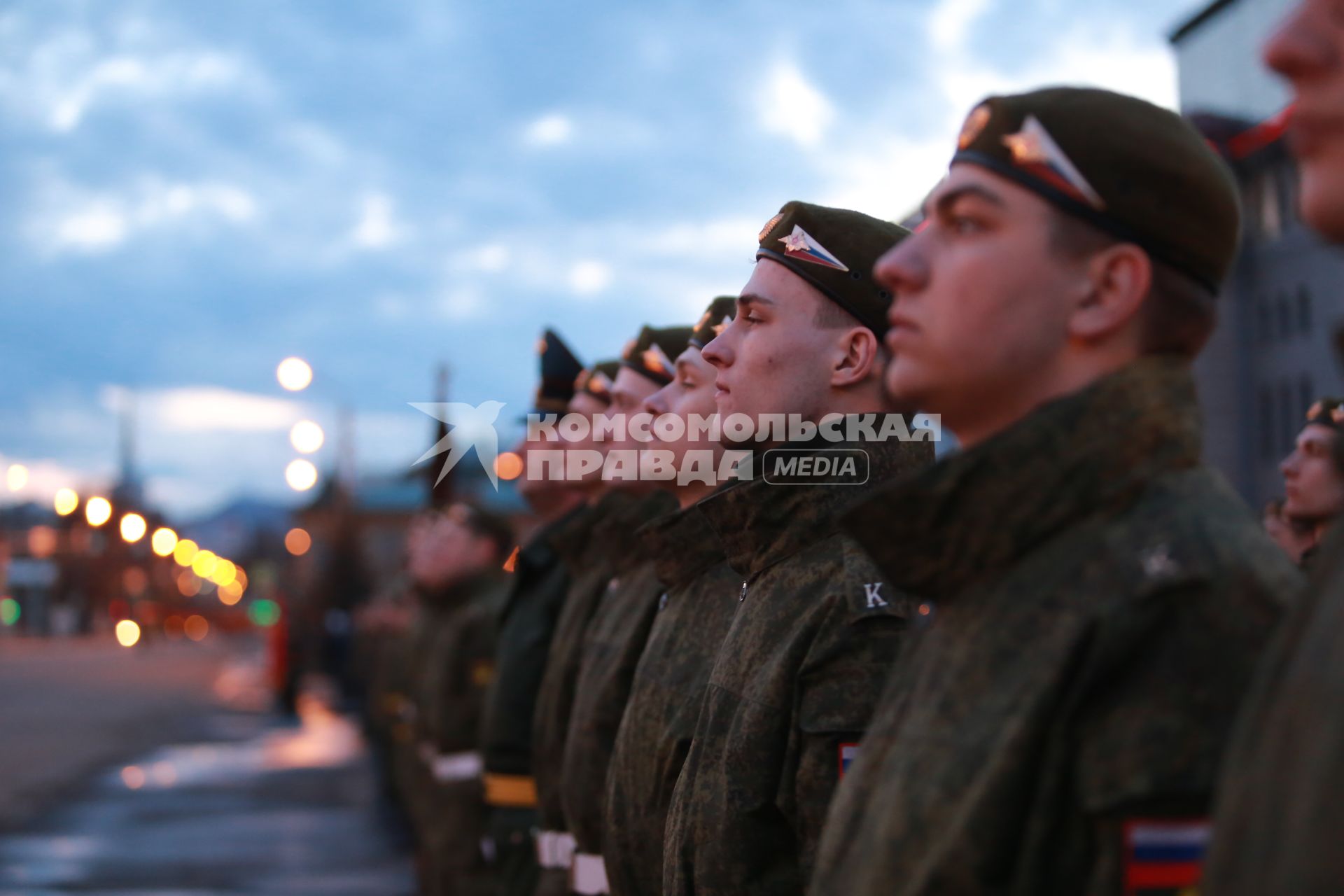 Красноярск. Курсанты военных училищ на  репетиции военного парада, посвященного 73-й годовщине Победы в Великой Отечественной войне.