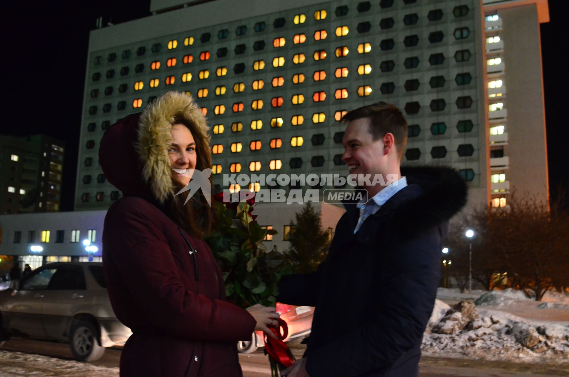 Новосибирск.  Молодые люди в день Святого Валентина.