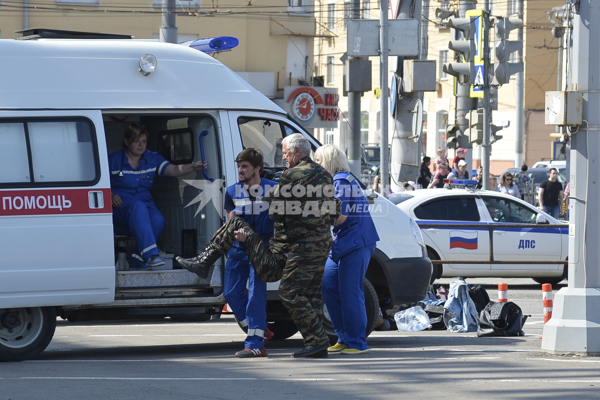 Тула.  Оказание медицинской помощи кадетам и суворовцам во время  репетиции военного парада, посвященного 73-й годовщине Победы в Великой Отечественной войне.