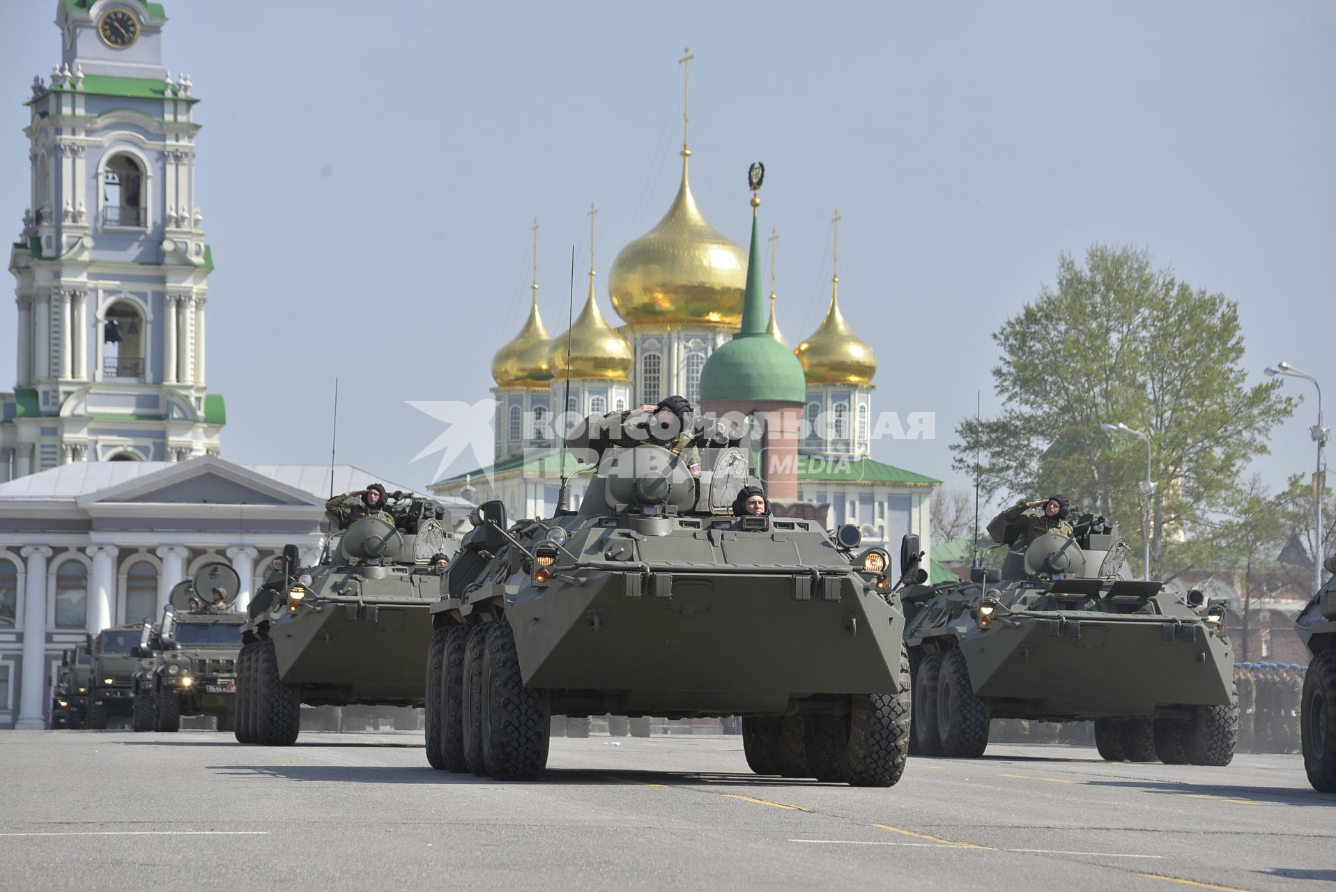 Тула. Военная техника  на главной площади города во время  репетиции военного парада, посвященного 73-й годовщине Победы в Великой Отечественной войне.