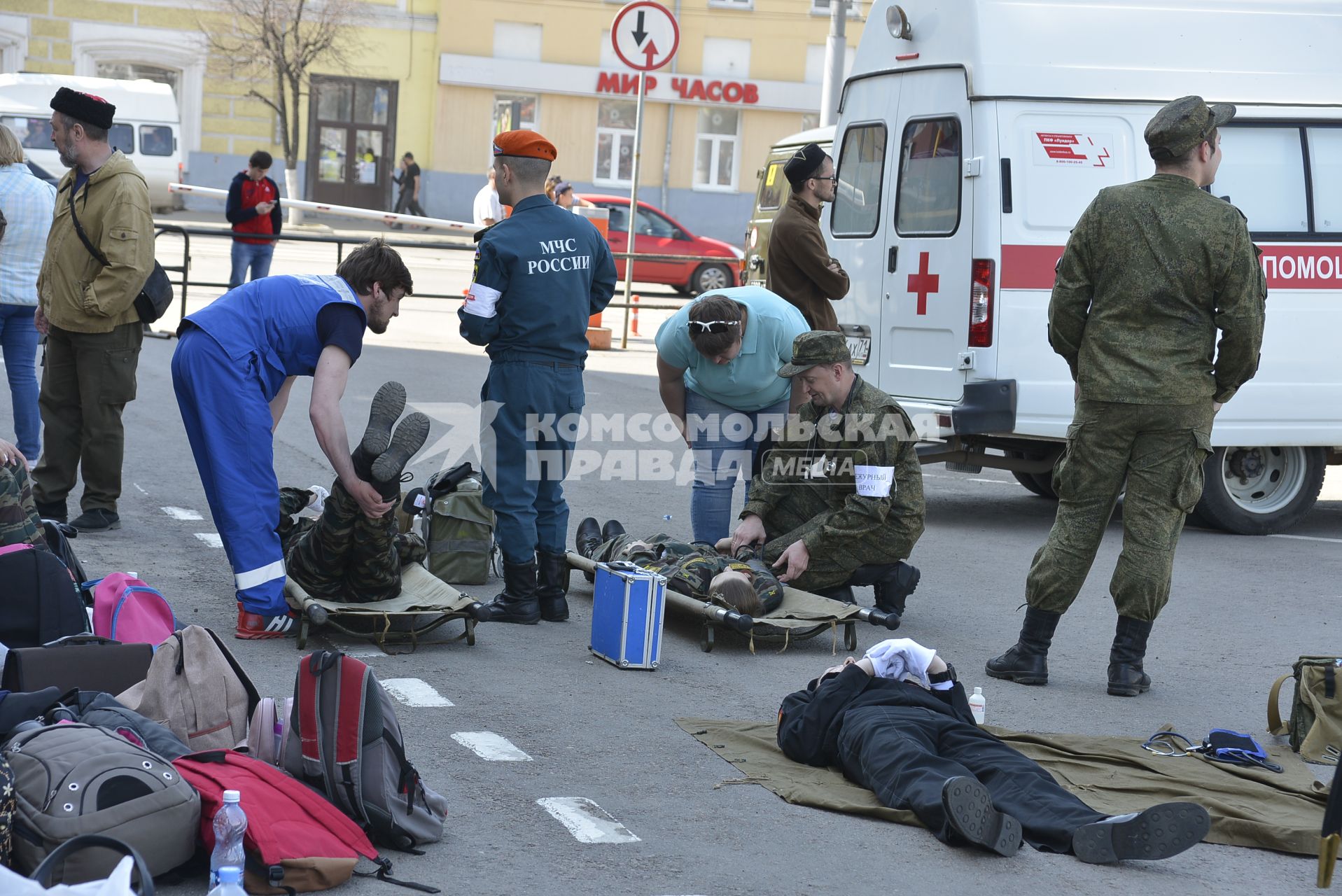 Тула.  Оказание медицинской помощи кадетам и суворовцам во время  репетиции военного парада, посвященного 73-й годовщине Победы в Великой Отечественной войне.