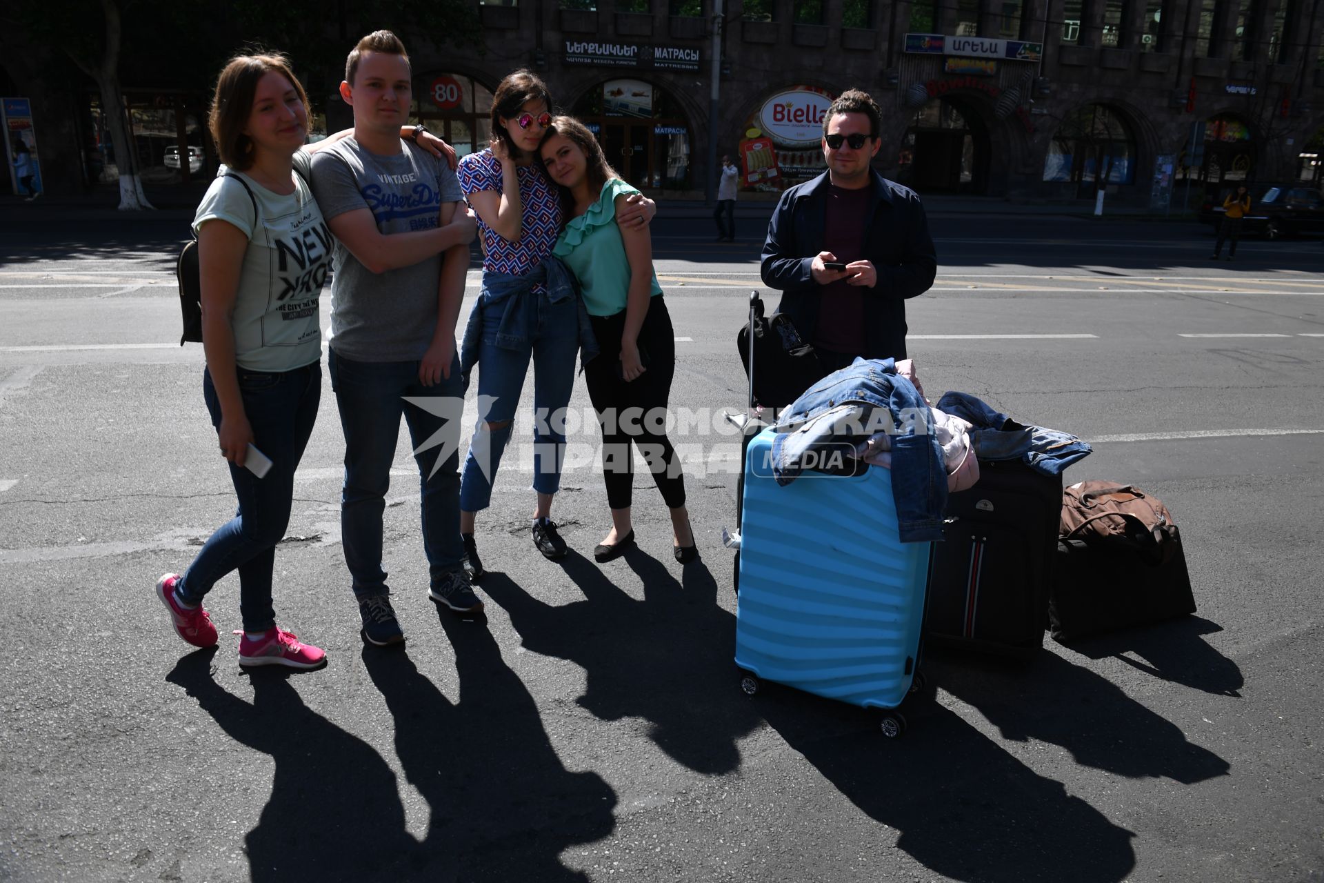 Ереван. Жители города перекрывают улицы в поддержку лидера оппозиции  Никола Пашиняна.