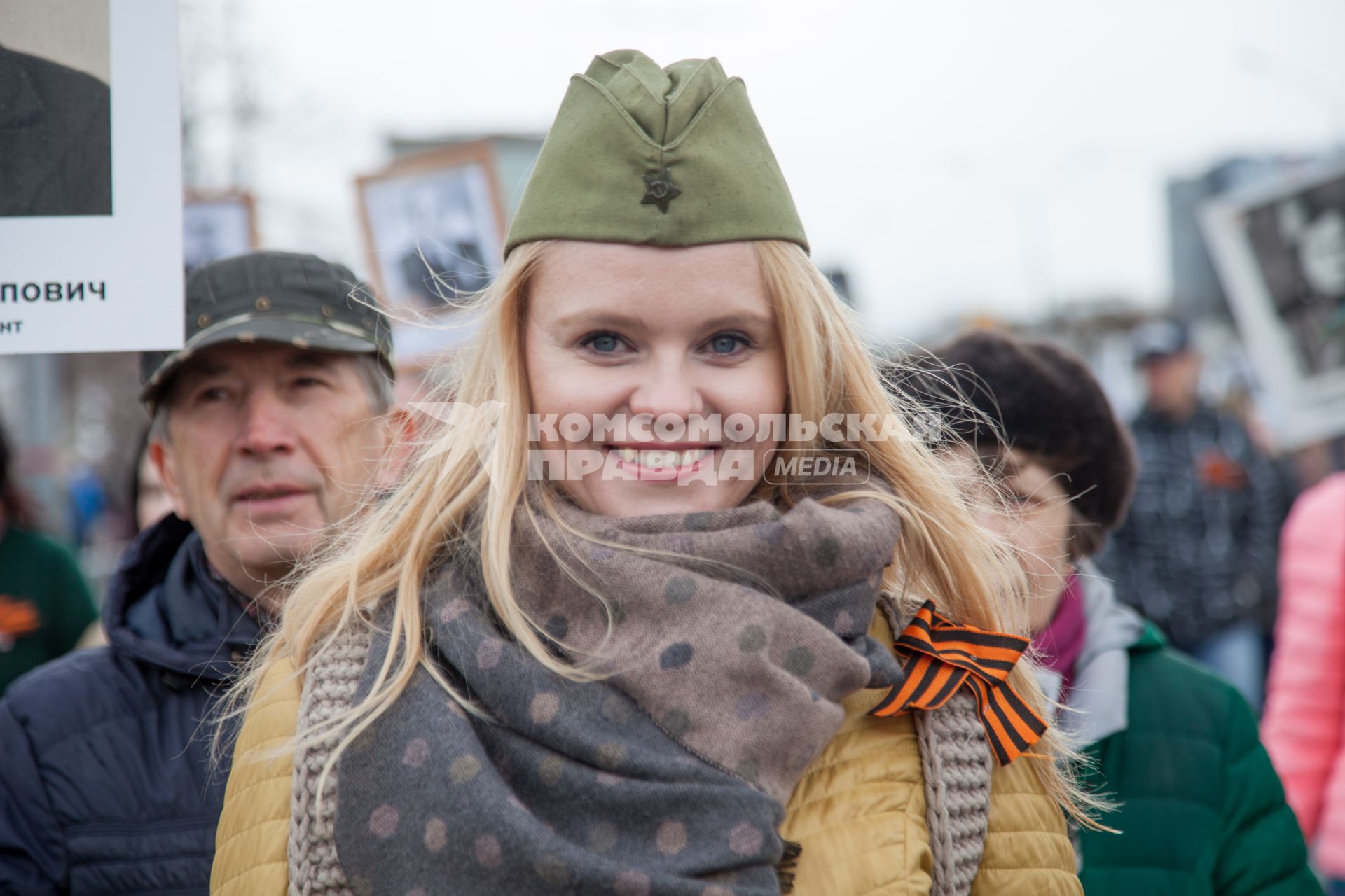 Пермь.  Участники патриотической акции `Бессмертный полк` во время праздника, посвященного 73-й годовщине Победы в Великой Отечественной войне.