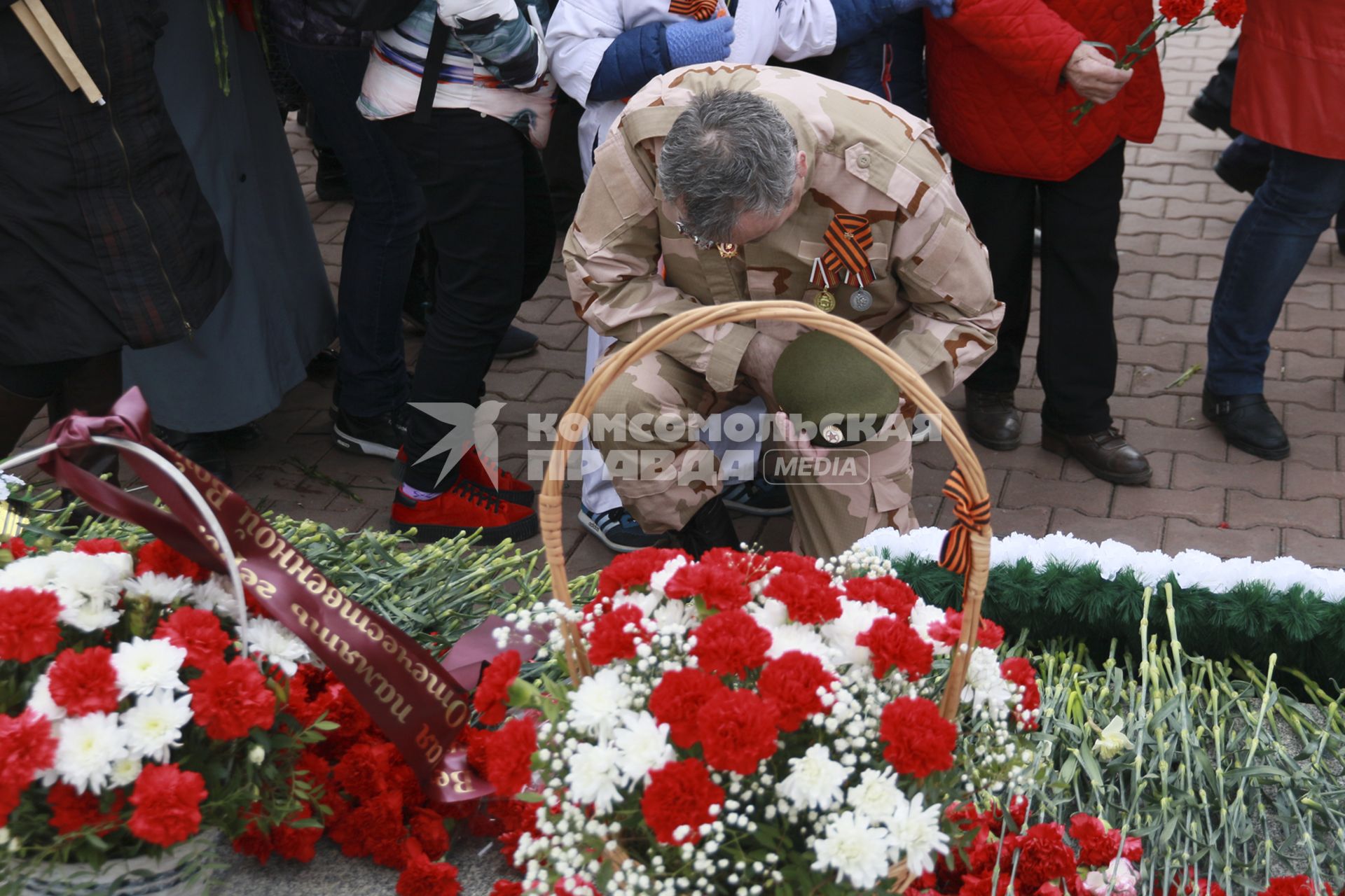 Барнаул. У Мемориала Славы в День  Победы.