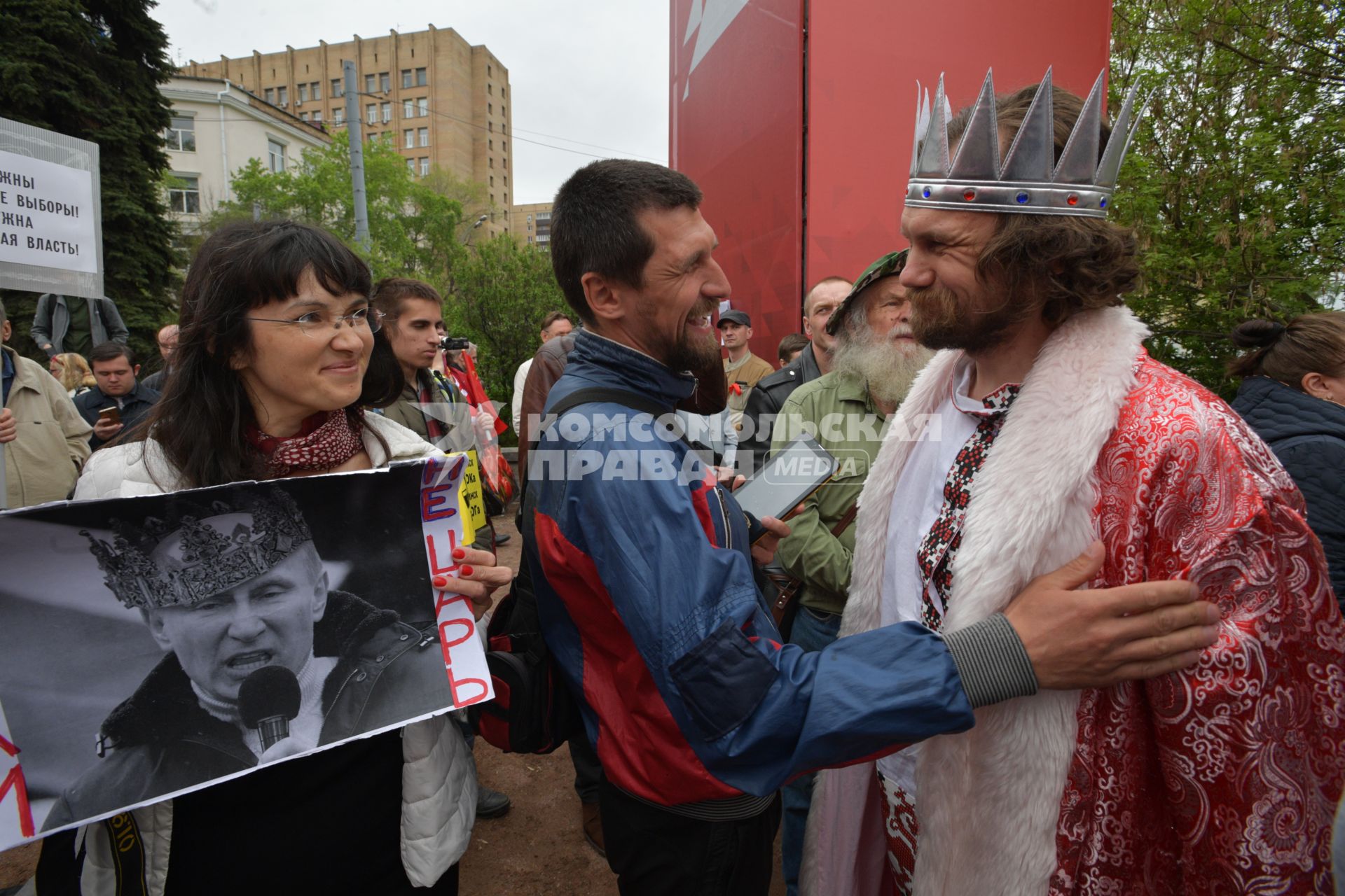 Москва. Участник митинга `Левого фронта` на Суворовской площади,  посвященного очередной годовщине событий на Болотной площади.