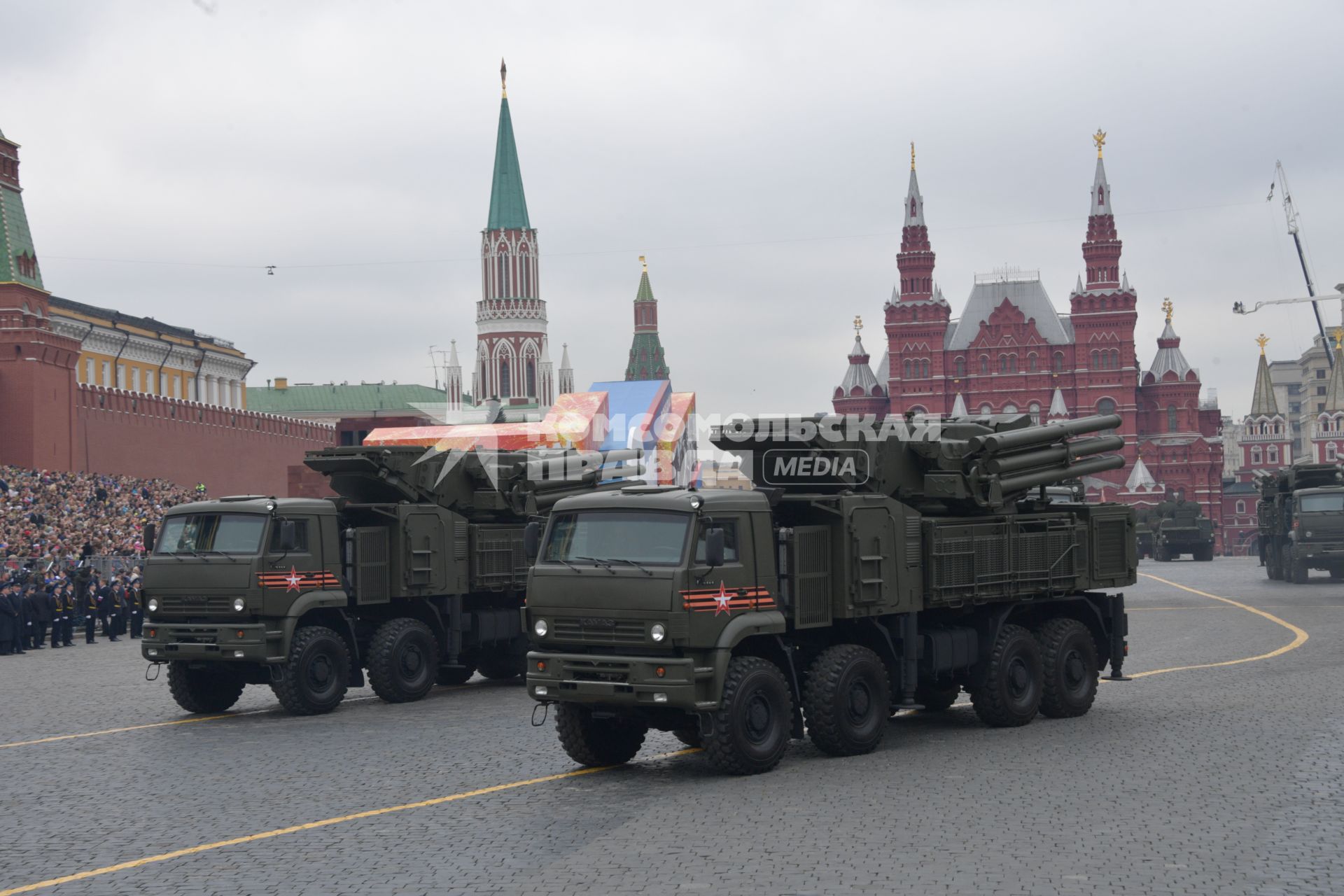 Москва.  Зенитные ракетно-пушечные комплексы `Панцирь-С` на Красной площади во время генеральной репетиции военного парада, посвященного 73-й годовщине Победы в Великой Отечественной войне.