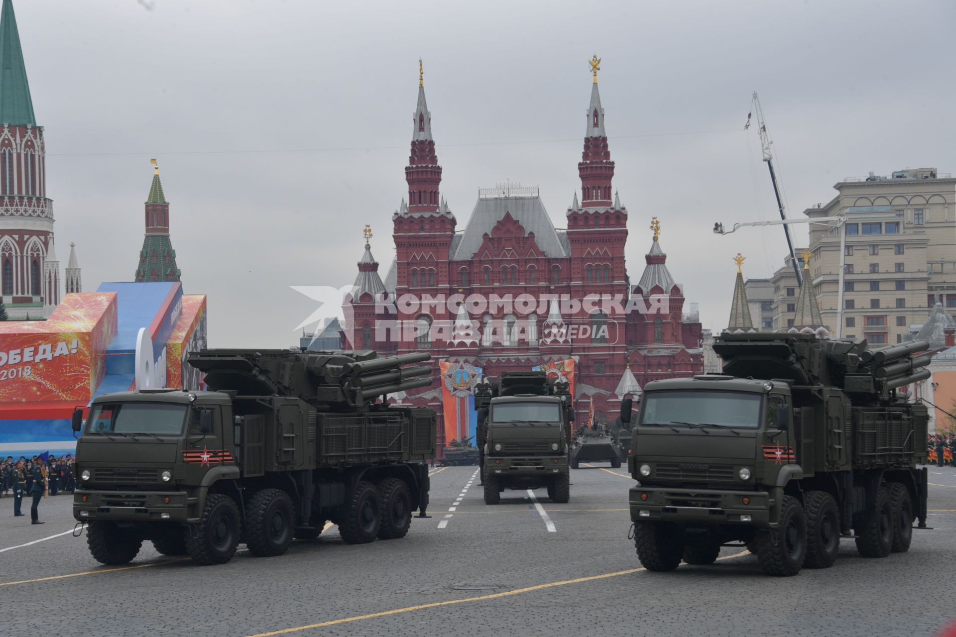 Москва.  Зенитные ракетно-пушечные комплексы `Панцирь-С` на Красной площади во время генеральной репетиции военного парада, посвященного 73-й годовщине Победы в Великой Отечественной войне.