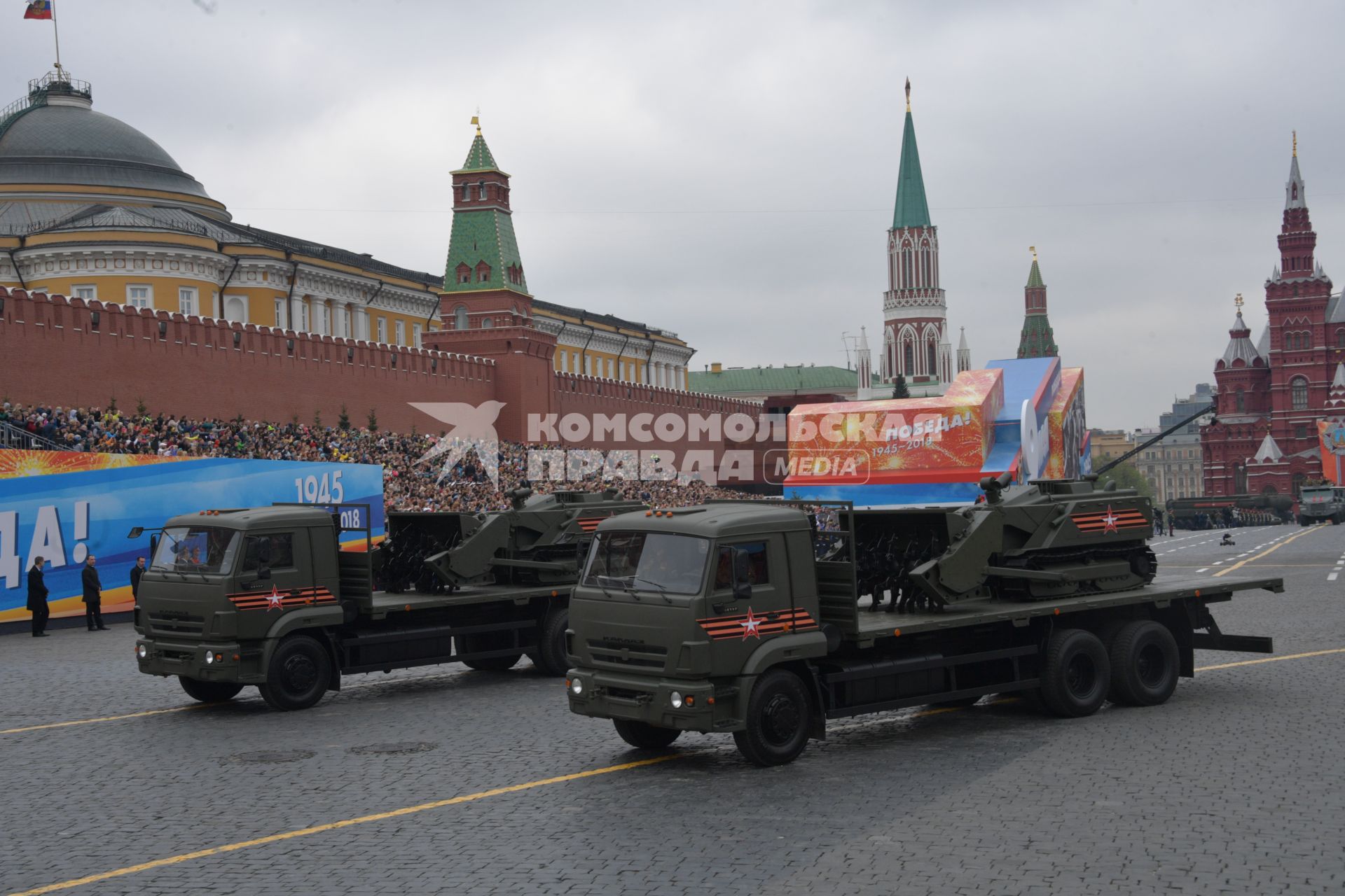 Москва. Роботизированный комплекс `Уран-6`, закрепленный на платформе грузового автомобиля КамАЗ-65117, на Красной площади  во время генеральной репетиции  военного  парада, посвященного 73-й годовщине Победы в Великой Отечественной войне.
