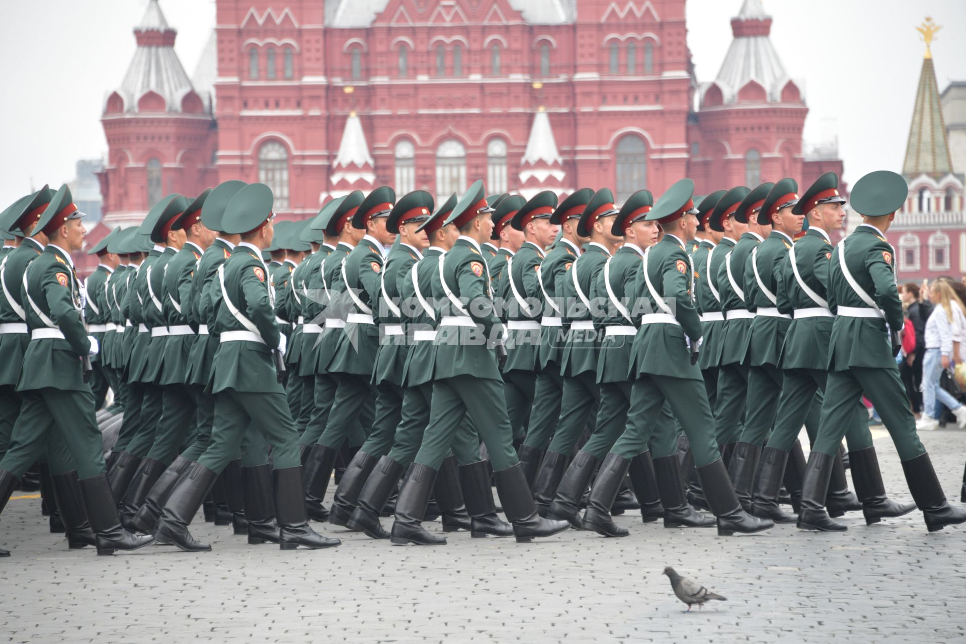 Москва.  Курсанты Росгвардии  во время генеральной репетиции парада на Красной площади, посвященного 73-й годовщине Победы в Великой Отечественной войне.