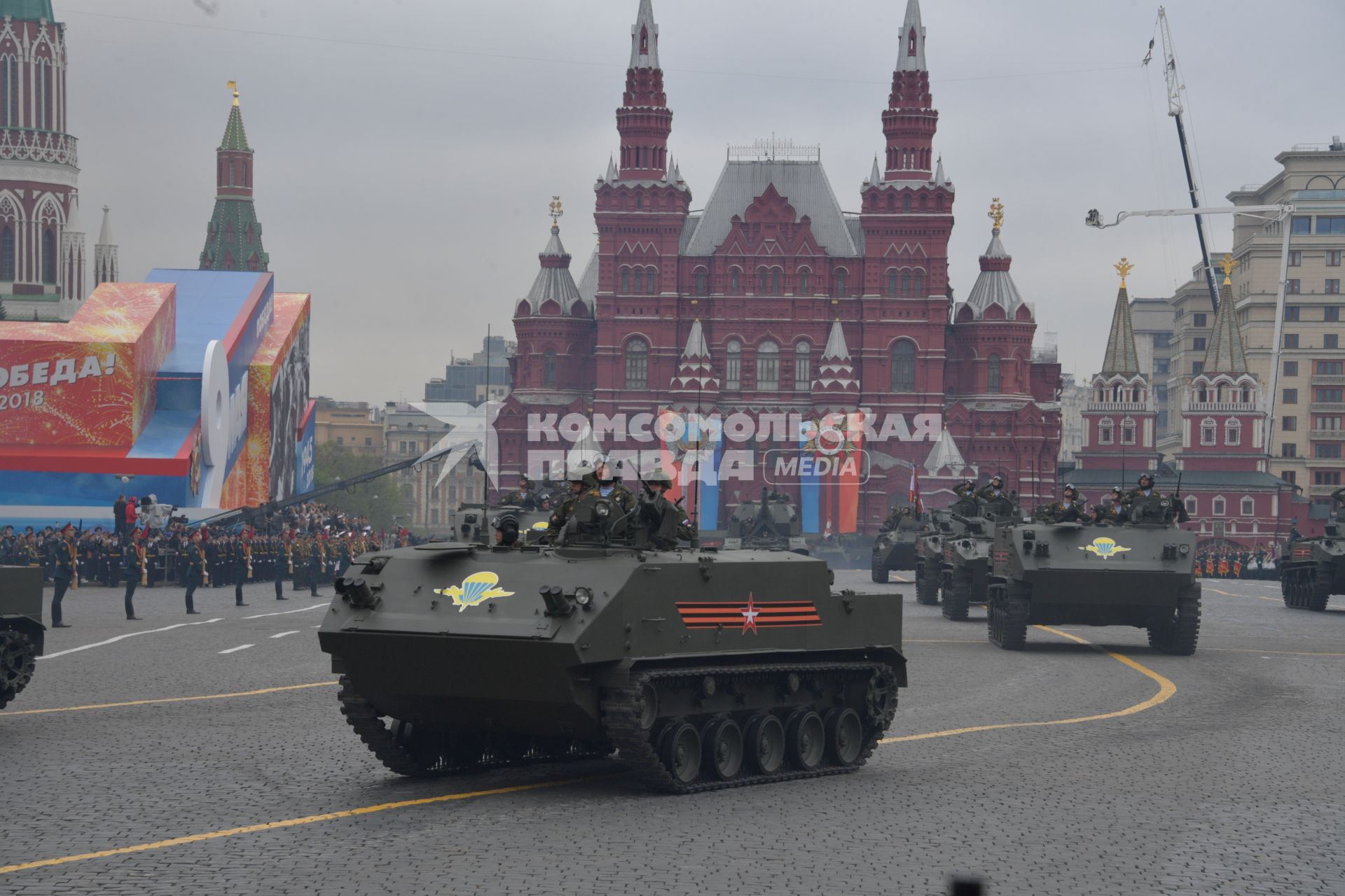 Москва. Бронетранспортеры БТР-МДМ `Ракушка` на Красной площади во время генеральной репетиции военного парада, посвященного 73-й годовщине Победы в Великой Отечественной войне.