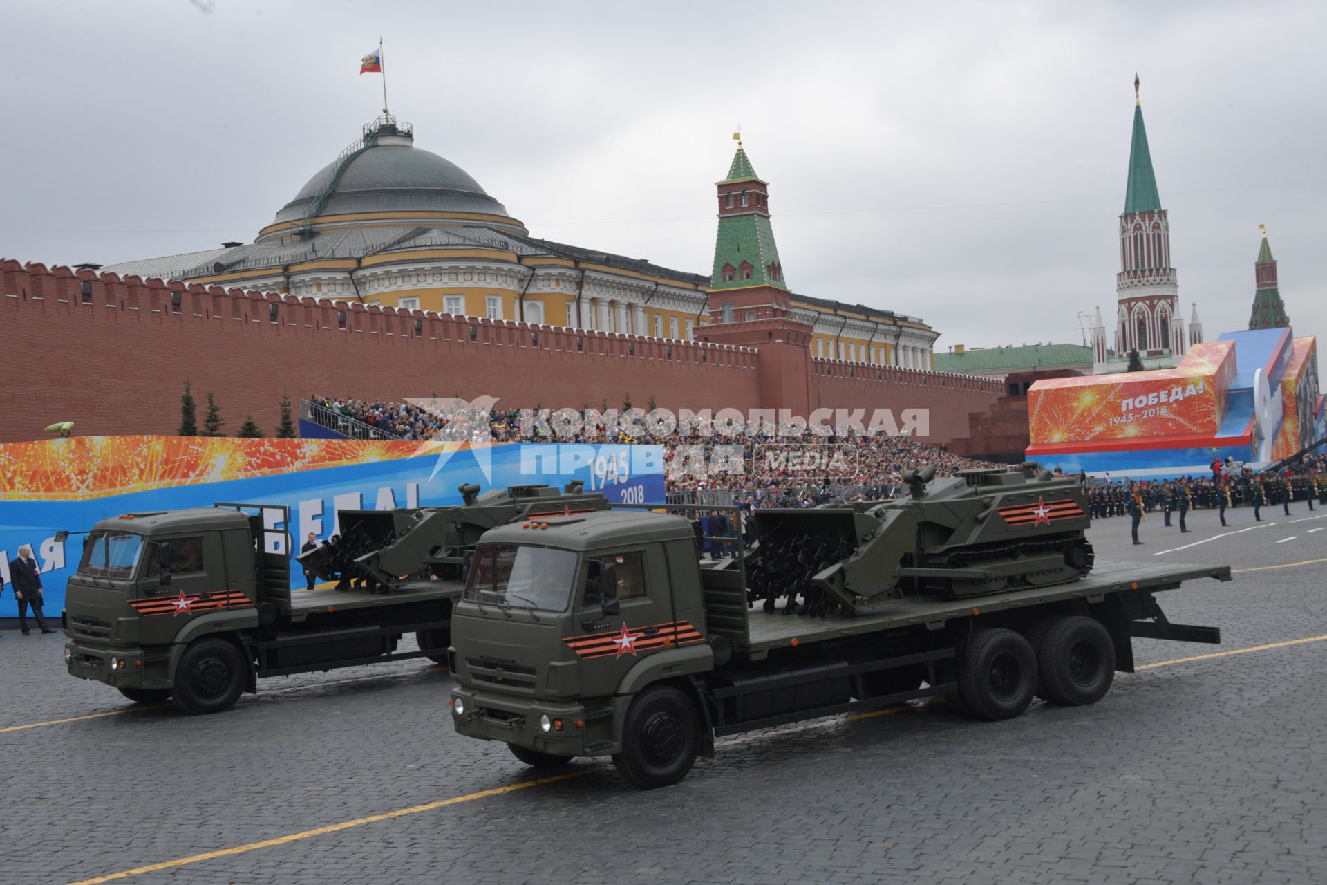 Москва. Роботизированный комплекс `Уран-6`, закрепленный на платформе грузового автомобиля КамАЗ-65117, на Красной площади  во время генеральной репетиции  военного  парада, посвященного 73-й годовщине Победы в Великой Отечественной войне.