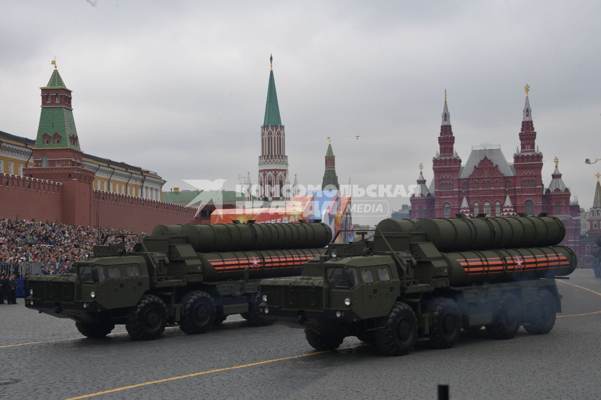 Москва. Зенитные ракетные комплексы С-400 `Триумф` на Красной площади во время генеральной репетиции военного парада, посвященного 73-й годовщине Победы в Великой Отечественной войне.