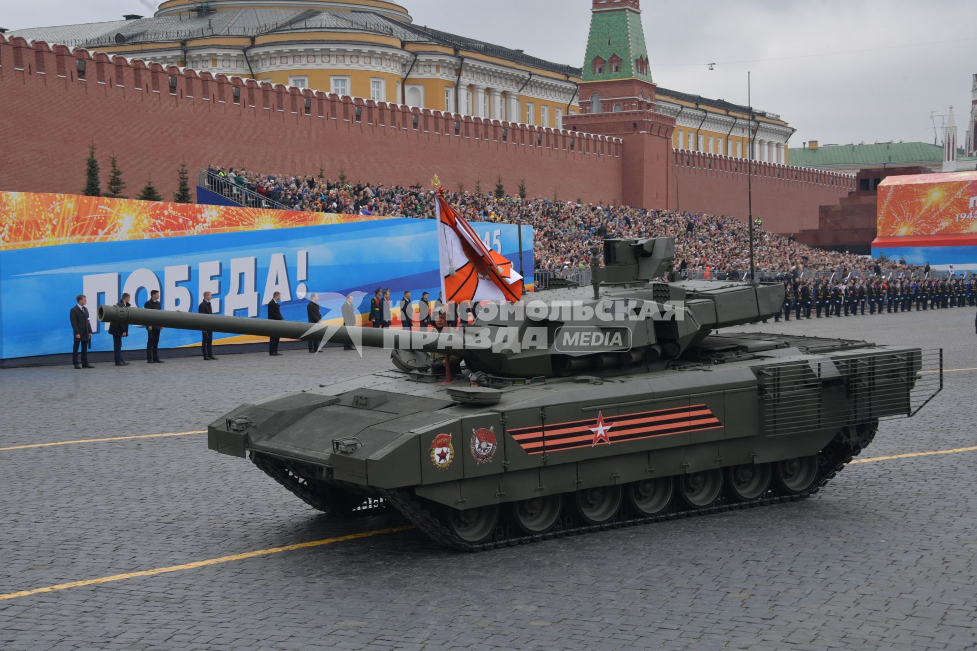 Москва. Танк Т-14 `Армата` на Красной площади во время генеральной репетиции военного парада, посвященного 73-й годовщине Победы в Великой Отечественной войне.