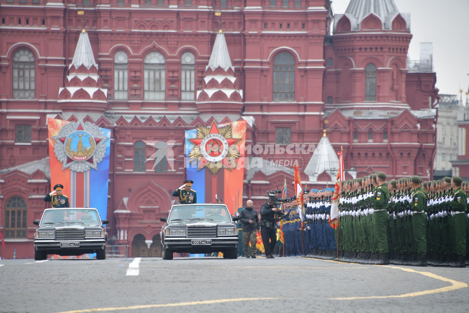 Москва. Министр обороны РФ Сергей Шойгу  (второй слева) во время генеральной репетиции парада на Красной площади, посвященного 73-й годовщине Победы в Великой Отечественной войне.