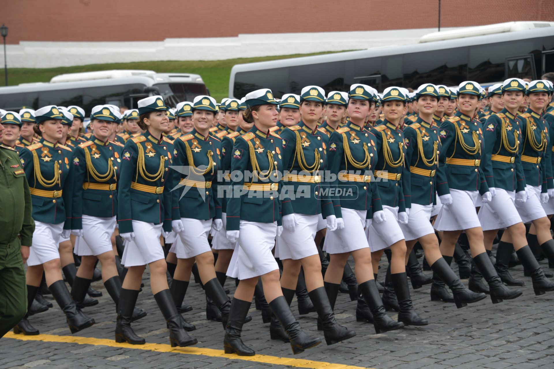 Москва.  Военнослужащие парадных расчетов во время генеральной репетиции парада на Красной площади, посвященного 73-й годовщине Победы в Великой Отечественной войне.