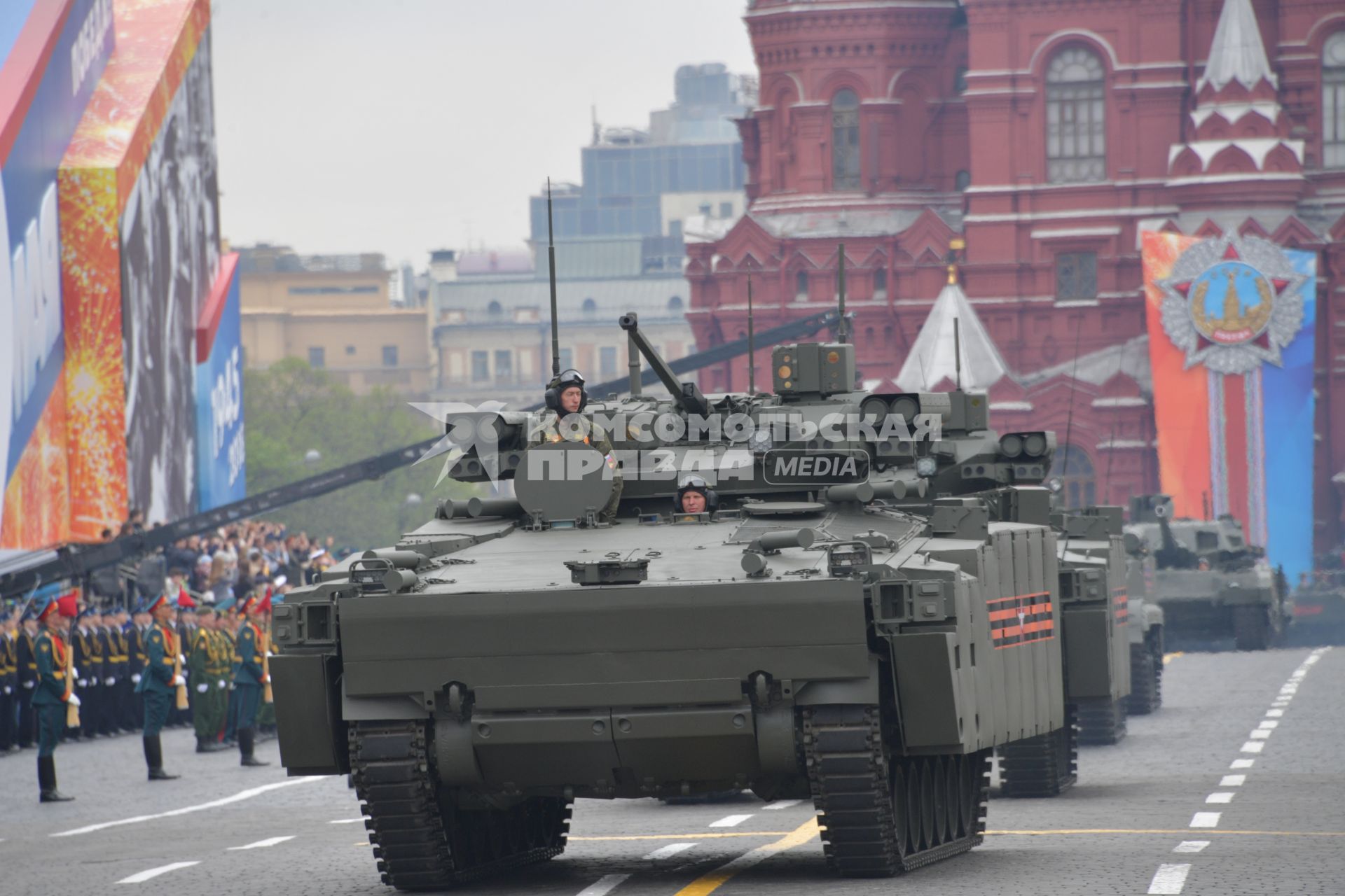 Москва. Боевая машина пехоты Б-11 `Курганец-25` на Красной площади во время генеральной репетиции военного парада, посвященного 73-й годовщине Победы в Великой Отечественной войне.