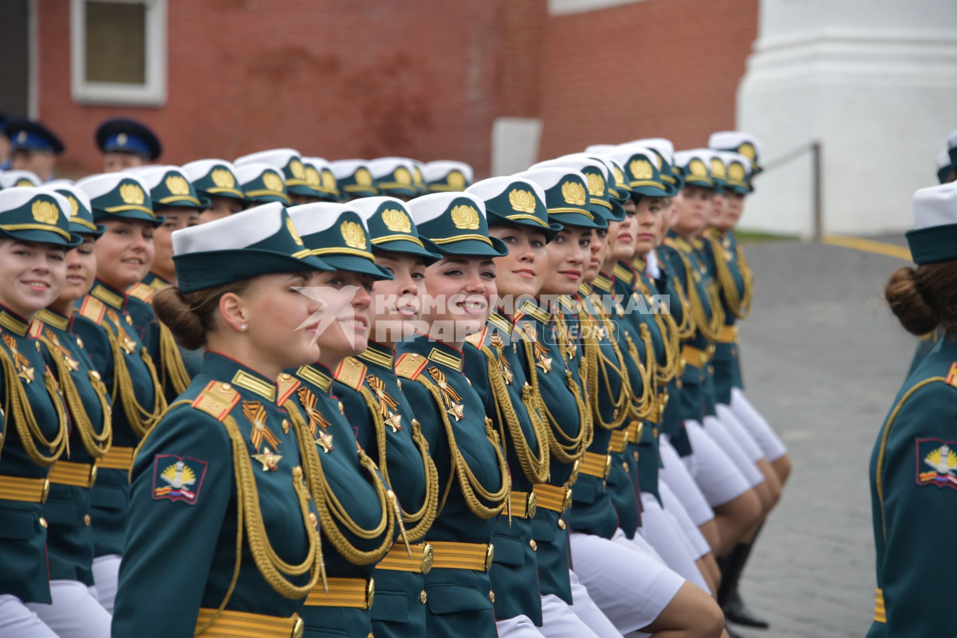 Москва.  Военнослужащие парадных расчетов во время генеральной репетиции парада на Красной площади, посвященного 73-й годовщине Победы в Великой Отечественной войне.