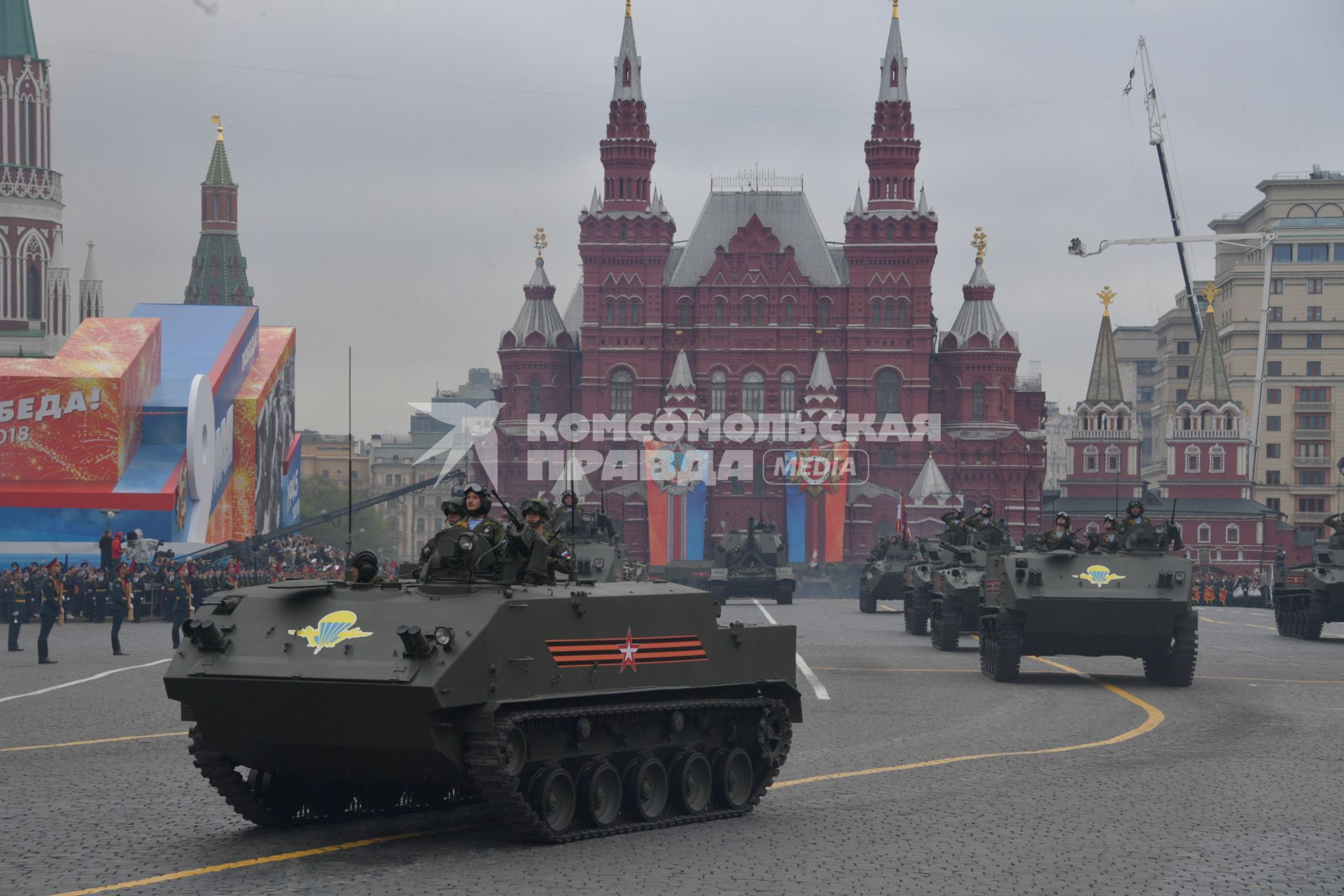 Москва. Бронетранспортеры БТР-МДМ `Ракушка` на Красной площади во время генеральной репетиции военного парада, посвященного 73-й годовщине Победы в Великой Отечественной войне.
