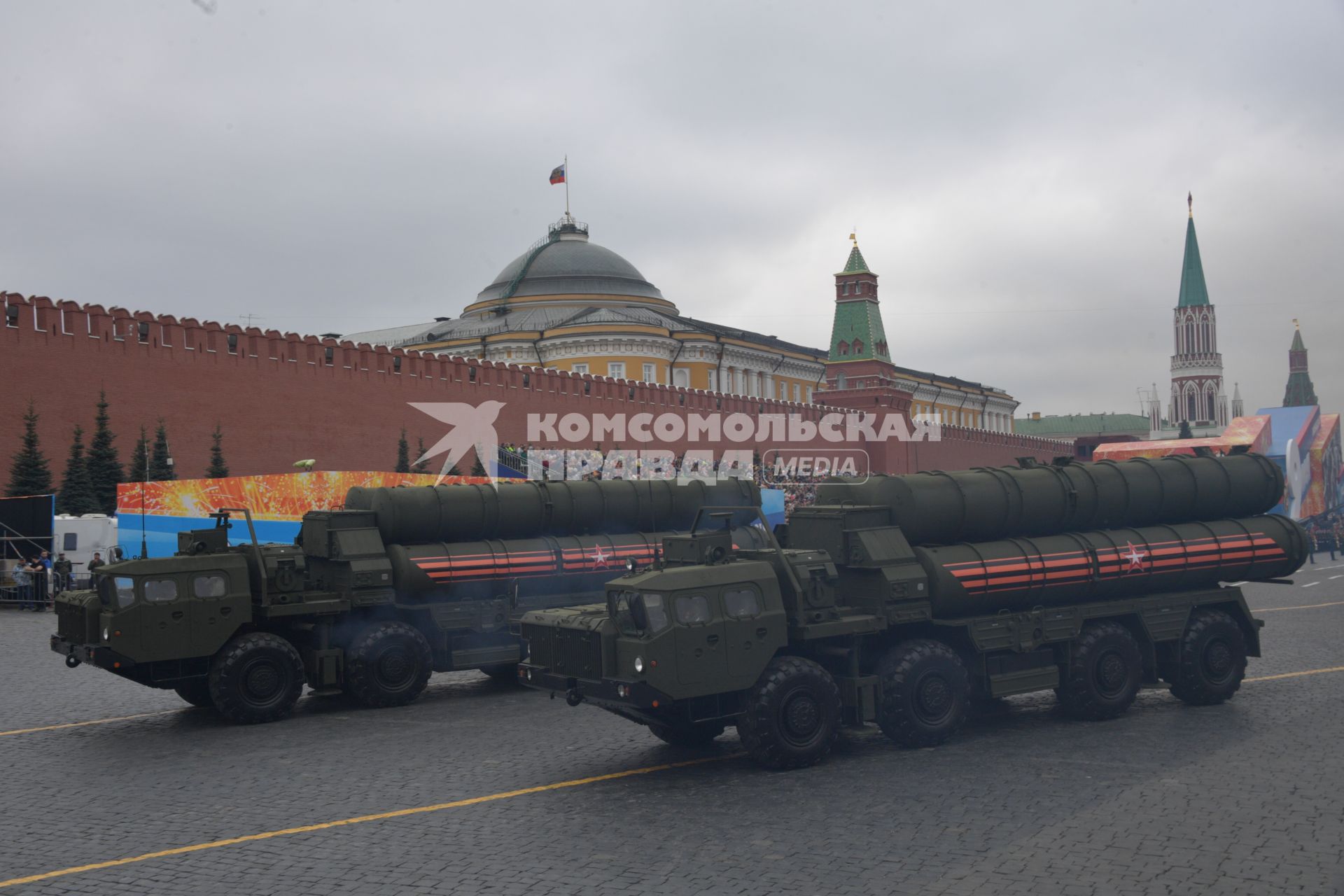 Москва. Зенитные ракетные комплексы С-400 `Триумф` на Красной площади во время генеральной репетиции военного парада, посвященного 73-й годовщине Победы в Великой Отечественной войне.