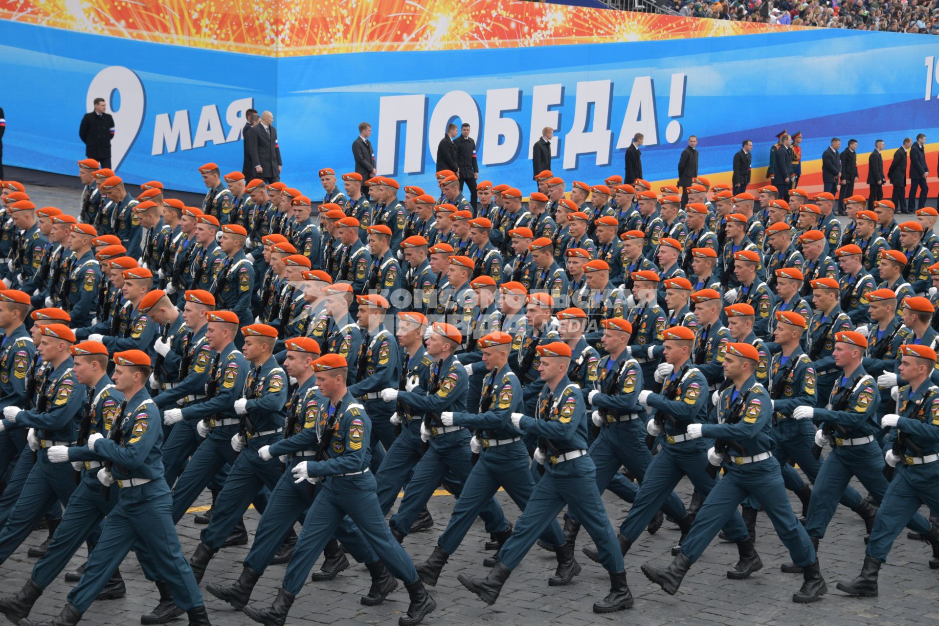 Москва.  Парадный расчет МЧС России во время генеральной репетиции парада на Красной площади, посвященного 73-й годовщине Победы в Великой Отечественной войне.