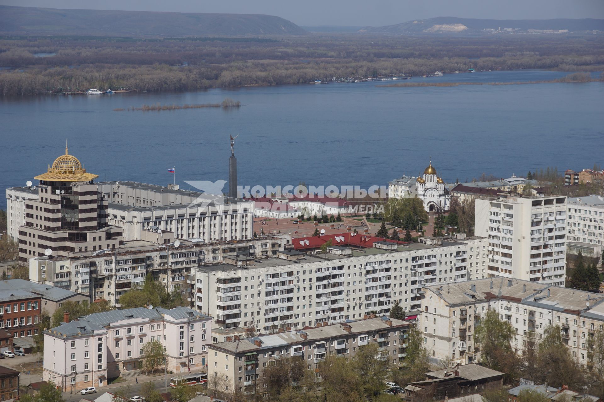 Самара. Вид со смотровой  площадки, которая открылась  на новом здании Железнодорожного вокзала.