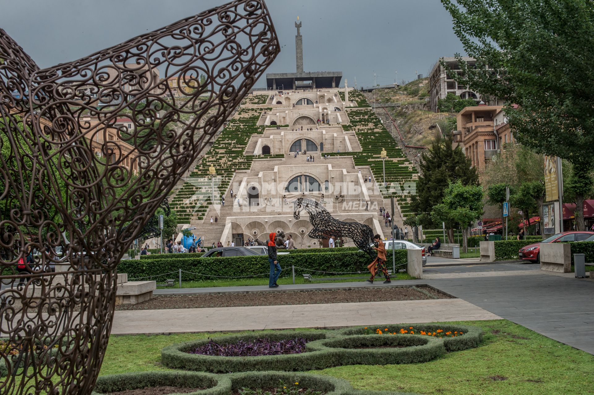 Армения, Ереван. Вид на архитектурный  комплекс Большой Каскад.