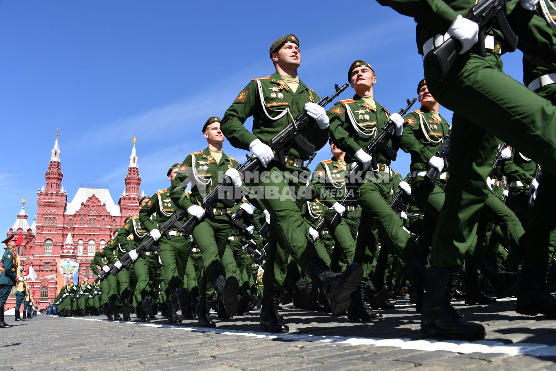 Москва.  Военнослужащие парадных расчетов  на Красной площади во время военного парада, посвященного 73-й годовщине Победы в Великой Отечественной войне.