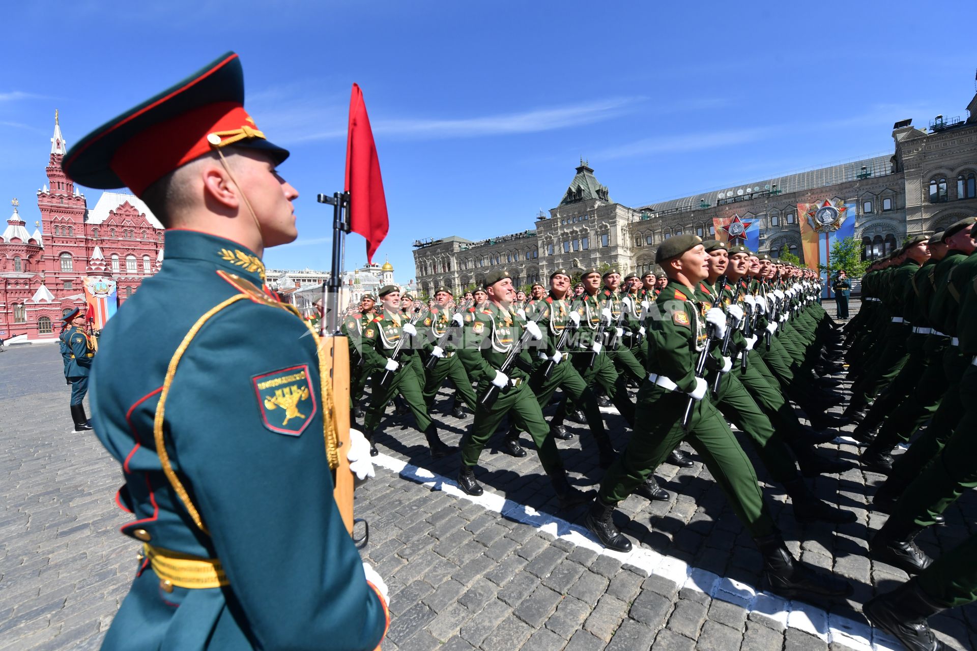 Москва.  Военнослужащие парадных расчетов  на Красной площади во время военного парада, посвященного 73-й годовщине Победы в Великой Отечественной войне.