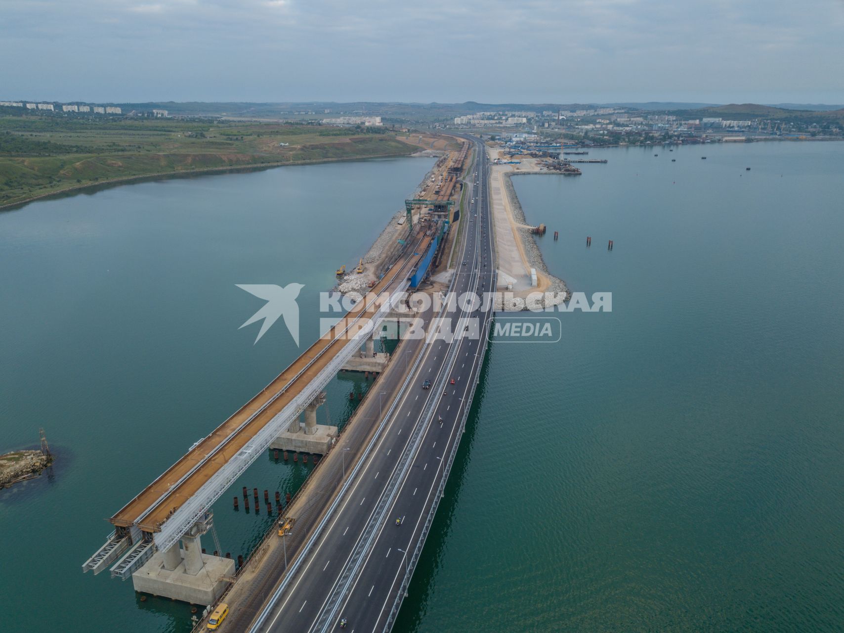 Республика Крым, Керчь. Открытие  движения по автодорожной части Крымского моста через Керченский пролив.