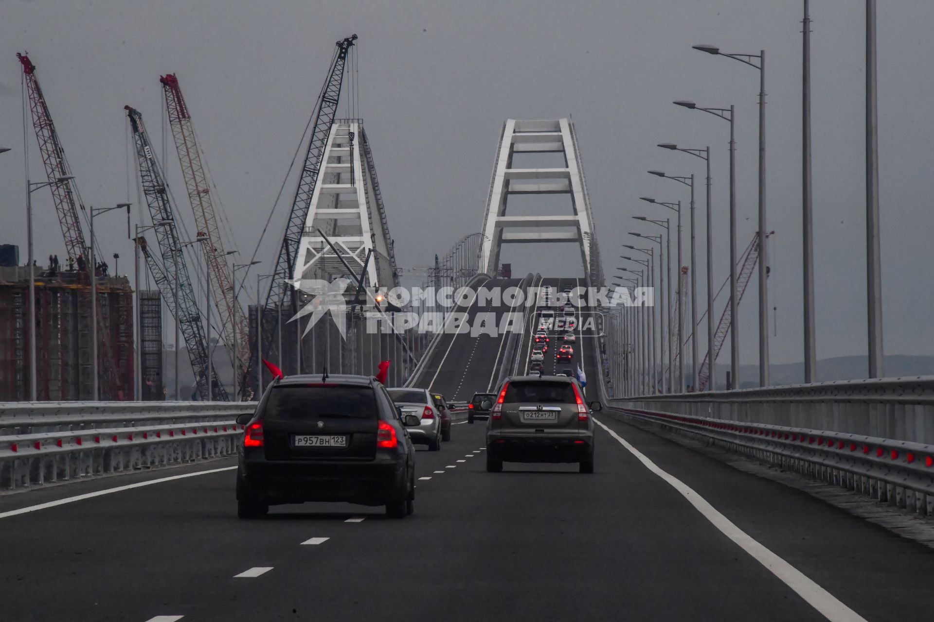 Тамань. Открытие движения по автодорожной части Крымского моста через Керченский пролив.