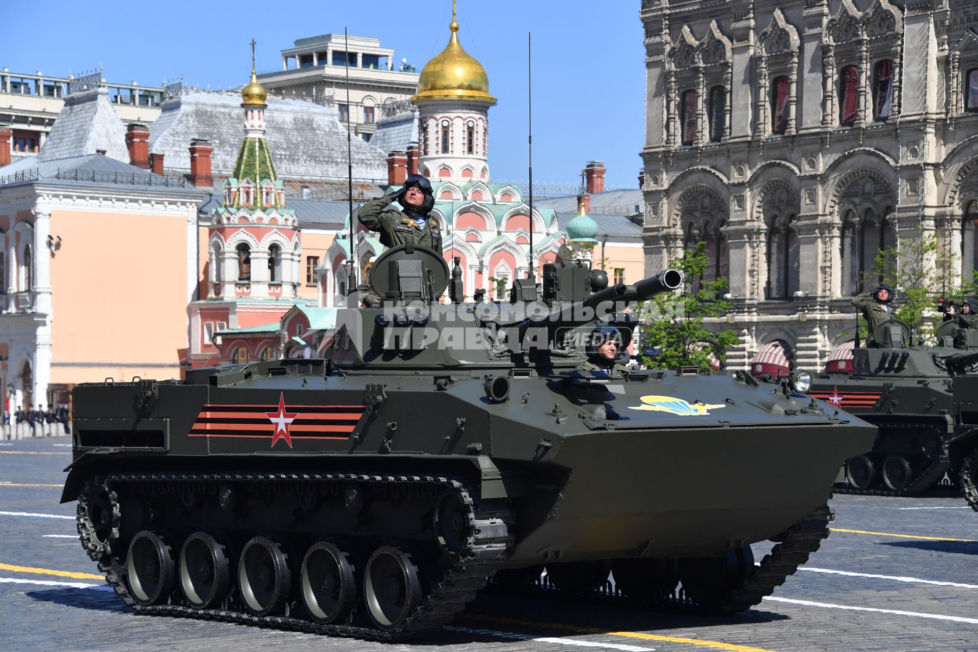 Москва. БМД-4М `Садовница` на Красной площади во время военного парада, посвященного 73-й годовщине Победы в Великой Отечественной войне.