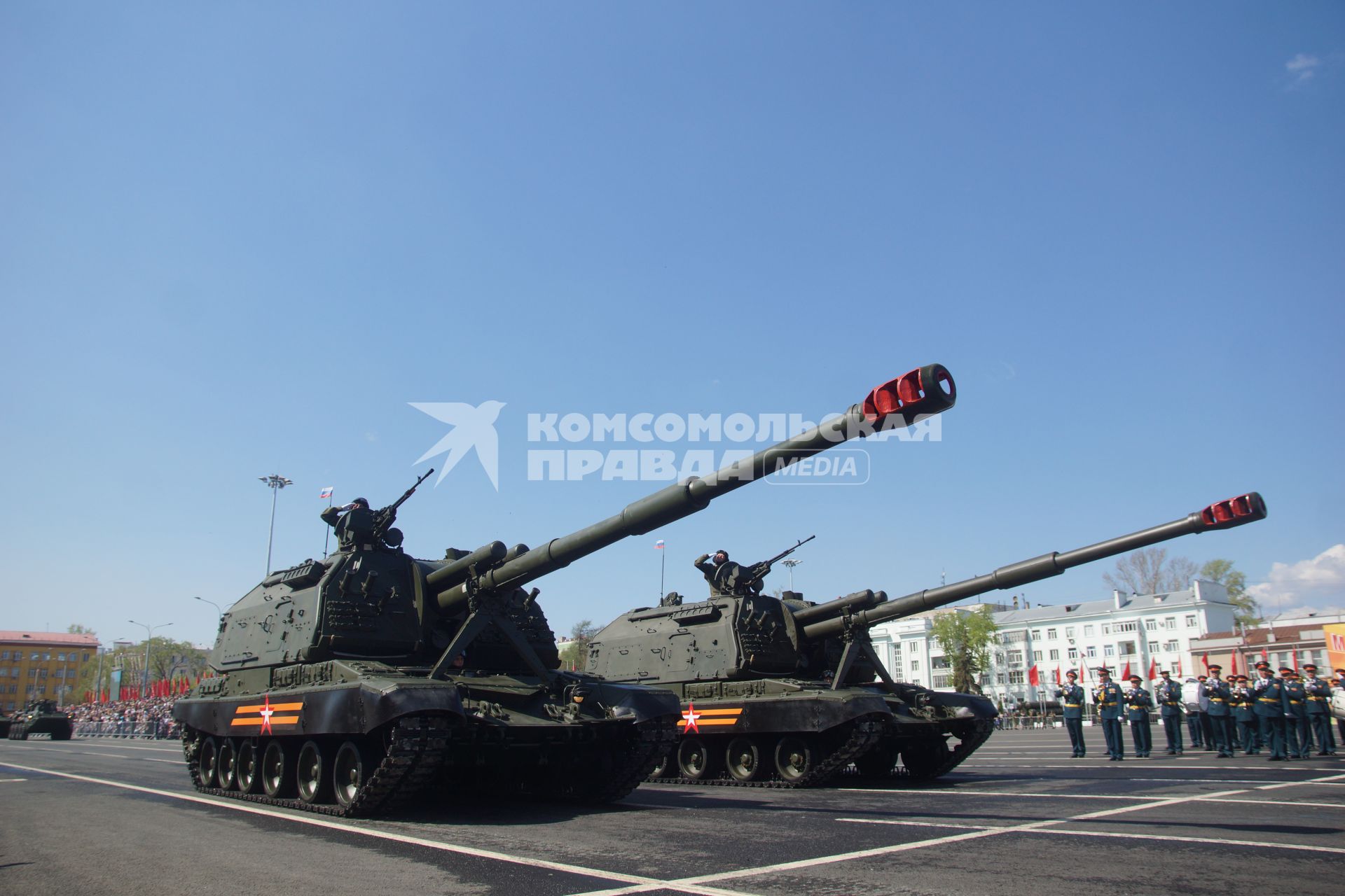 Самара. Самоходная артиллерийская установка `МСТА-С`на военном параде, посвященном 73-й годовщине Победы  в Великой Отечественной войне.