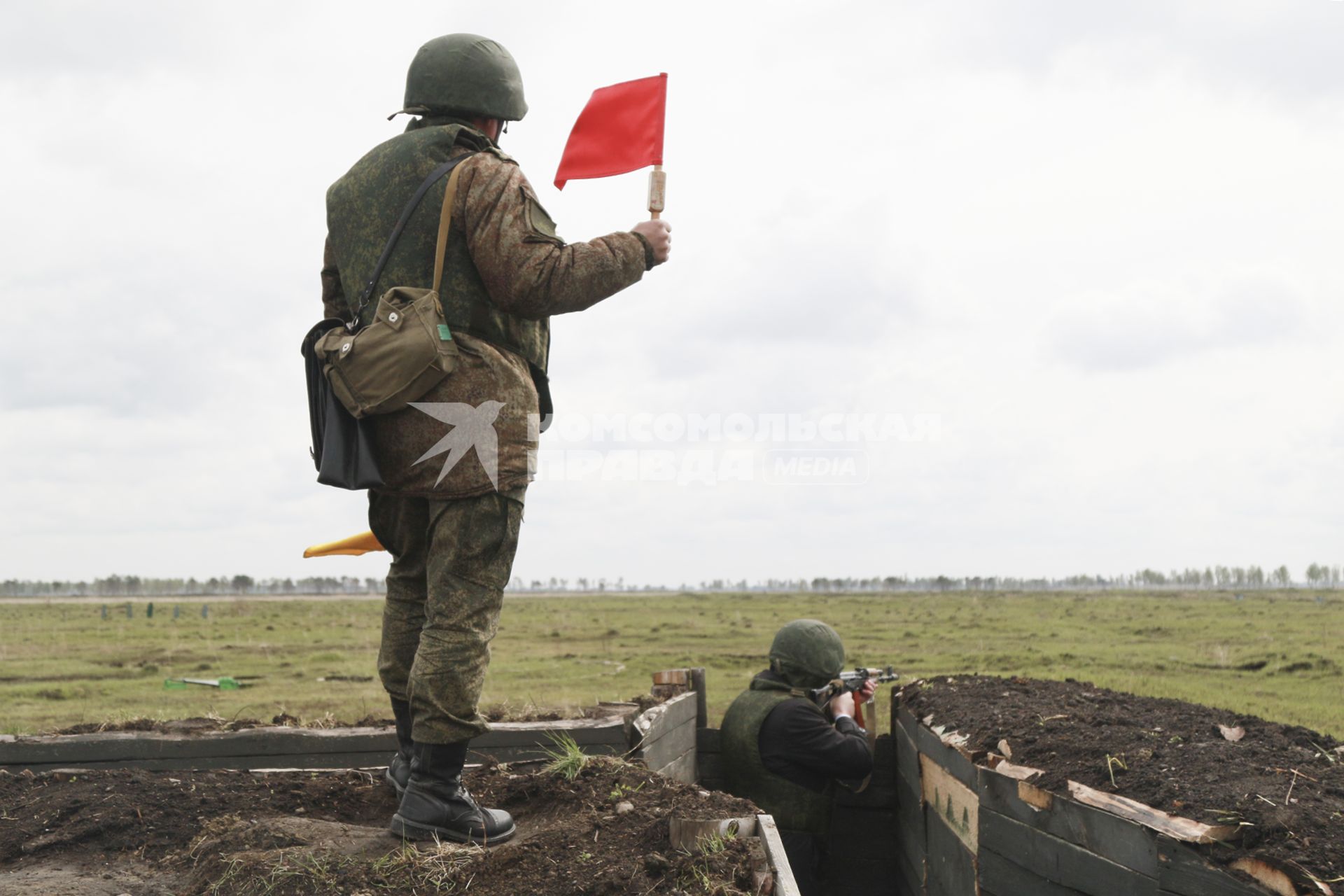 Бийск. Учащиеся десятых классов на военно-полевых сборах в Горно-Алтайском центре допризывной подготовки на  базе зенитно-ракетного соединения Центрального военного округа.