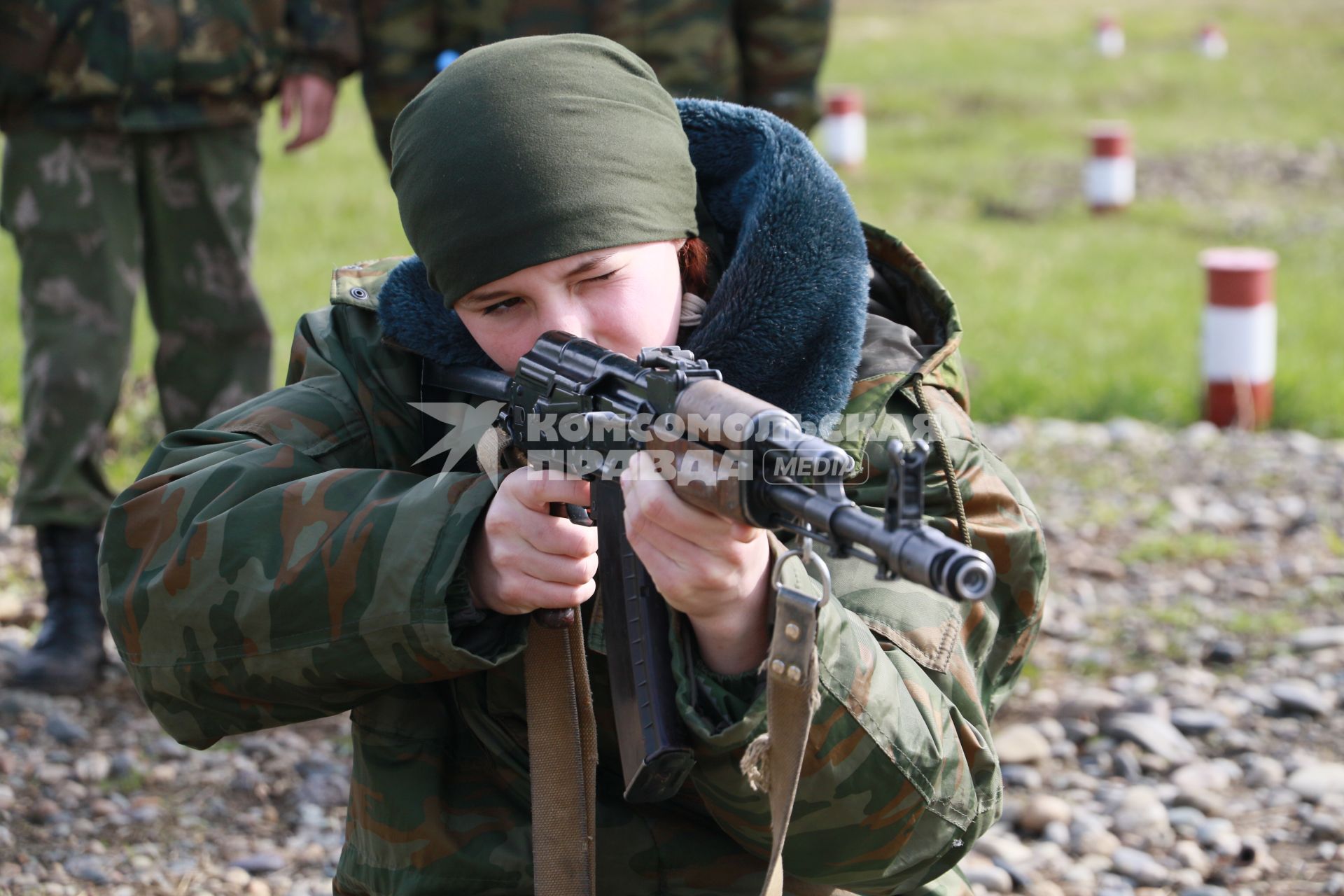 Бийск. Учащиеся десятых классов на военно-полевых сборах в Горно-Алтайском центре допризывной подготовки на  базе зенитно-ракетного соединения Центрального военного округа.