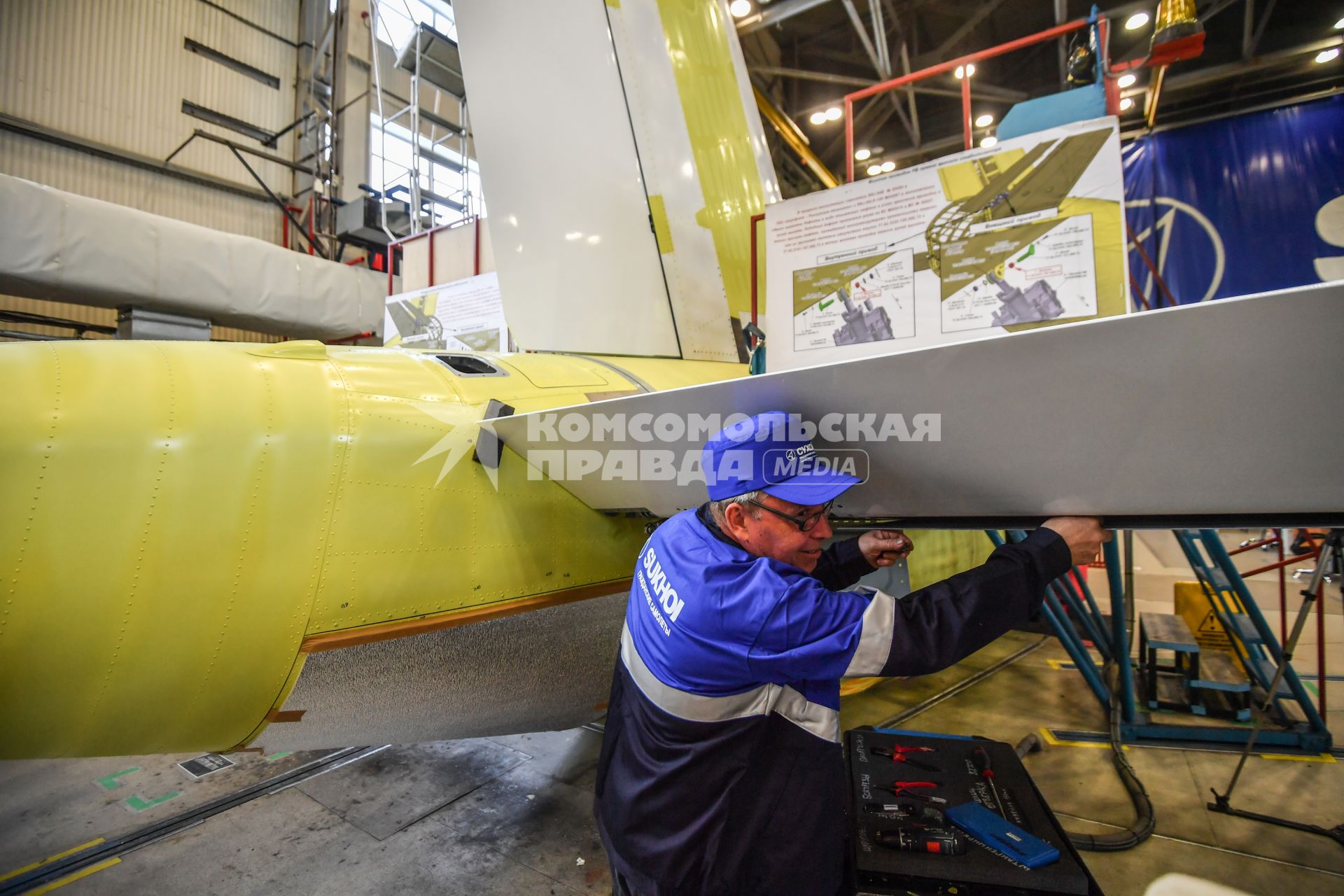 Комсомольск-на-Амуре. Сборка самолетов Сухой Суперджет (Sukhoi Superjet-100)  в сборочном цехе филиала ПАО `Компания `Сухой`КнААЗ имени Ю.А.Гагарина.