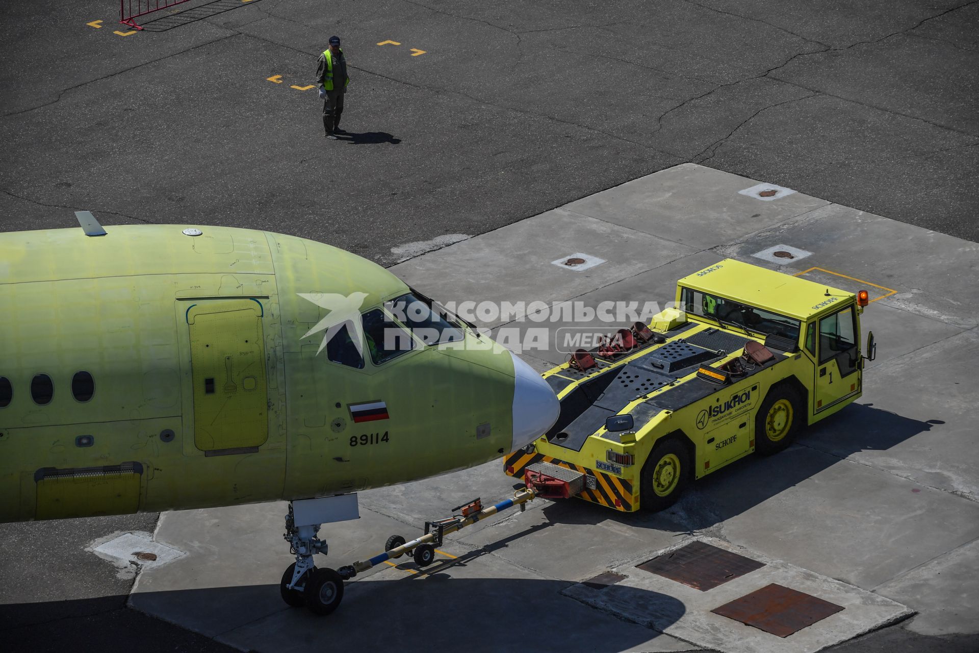 Комсомольск-на-Амуре. Самолет Сухой Суперджет (Sukhoi Superjet-100)  на аэродроме филиала ПАО `Компания `Сухой`КнААЗ имени Ю.А.Гагарина .