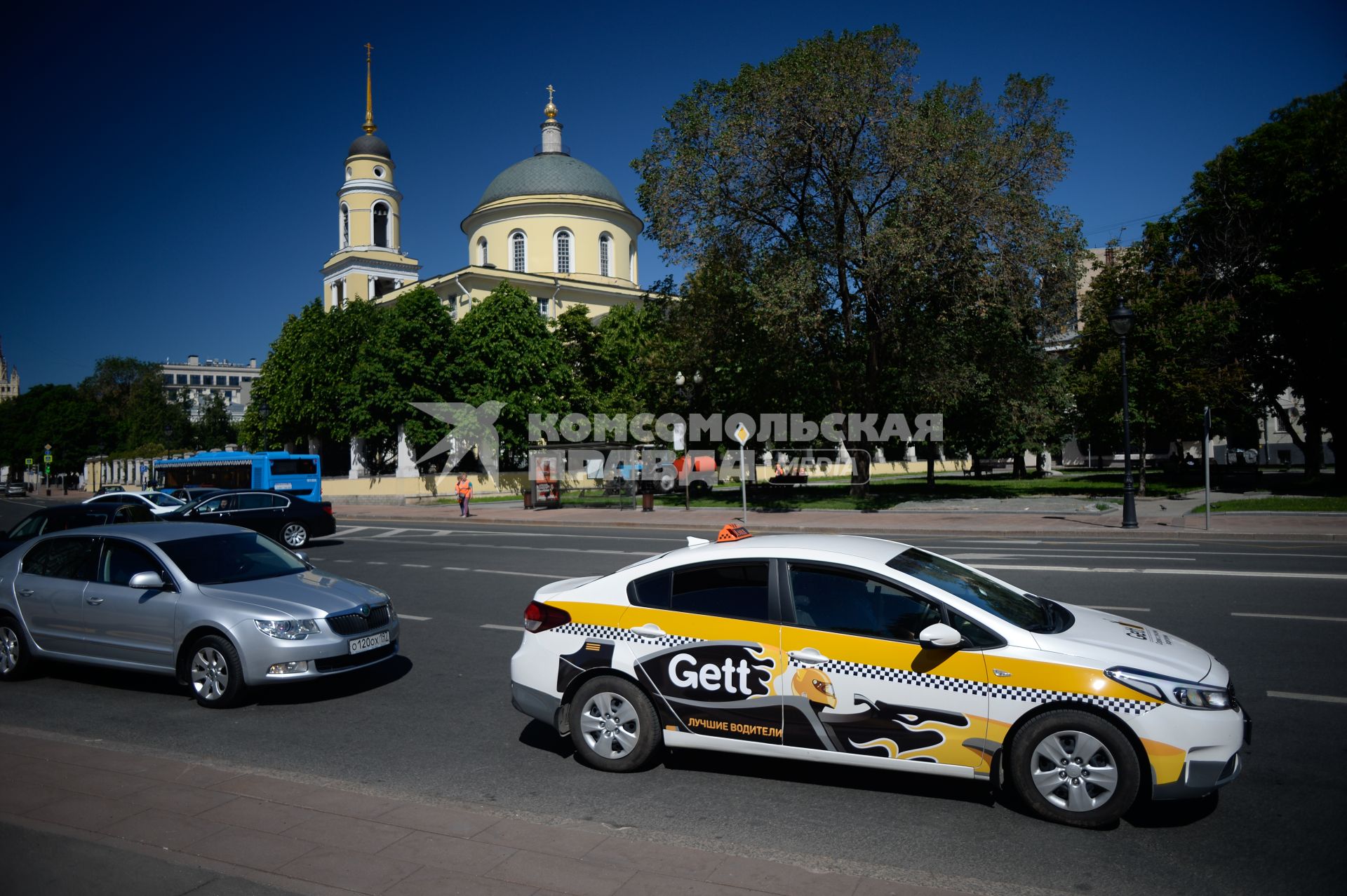 Москва. Такси Gett  на Большой Никитской улице.