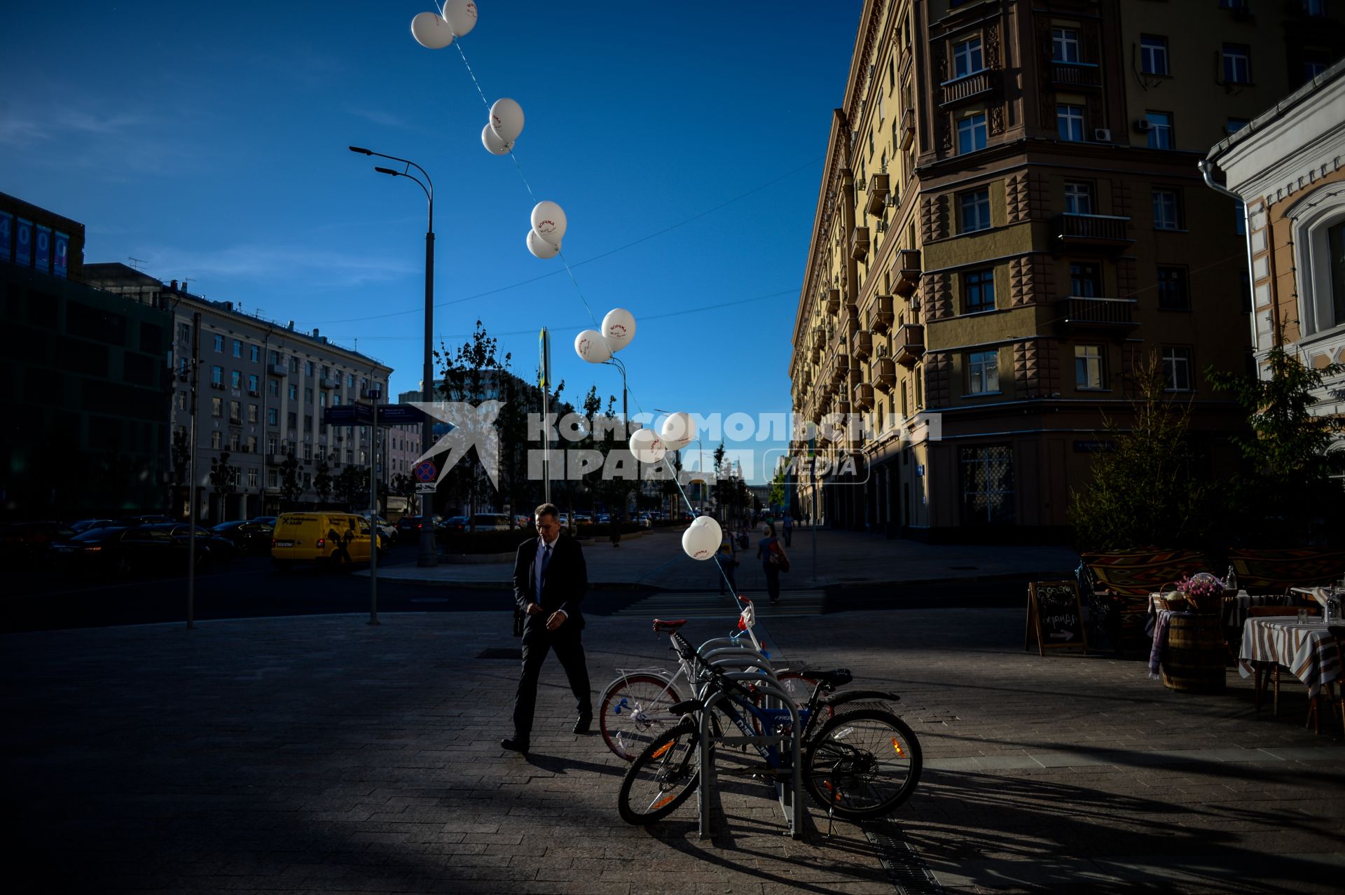 Москва.  Велопарковка на Садовом кольце.