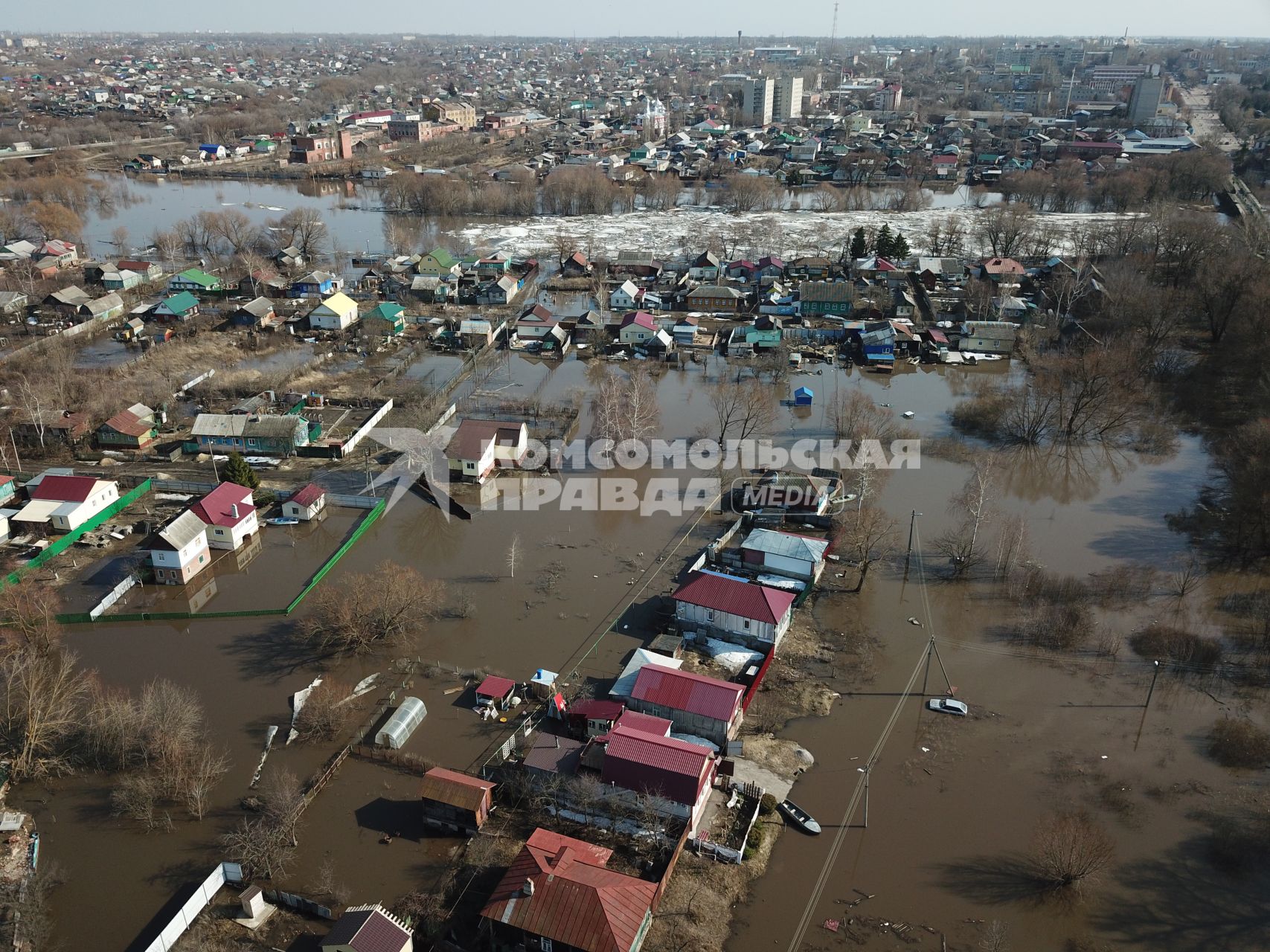 Балашов. Вид сверху на разлившуюся реку Хопер и подтопленные окраины города.