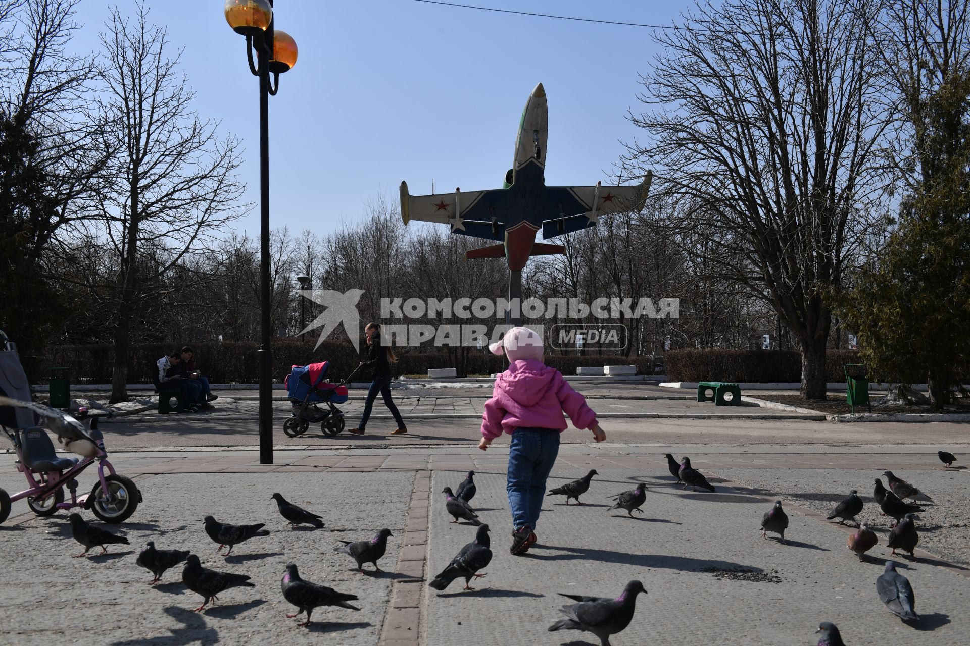 Балашов. Памятник учебно-тренировочному самолету Л-39 Альбатрос.