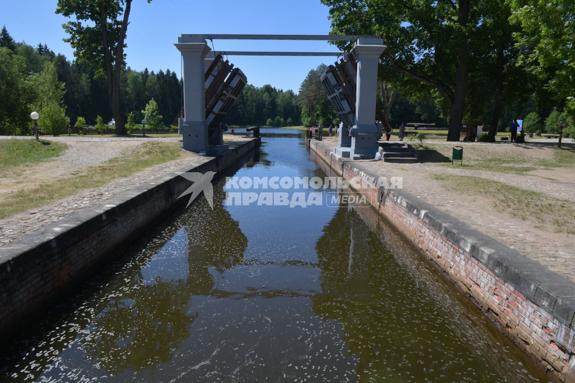 Беларусь, Гродно. Шлюз и разводной мост в парке `Августовский канал`.