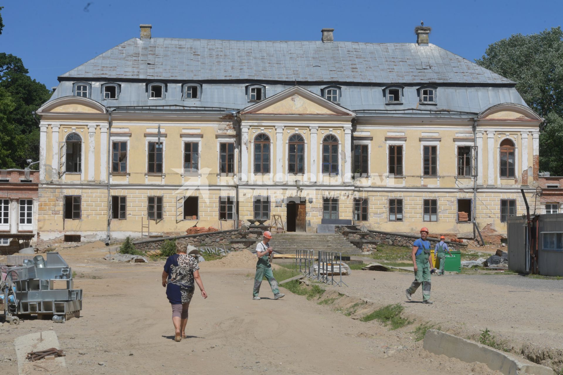 Беларусь, Святск. Реставрация  дворцово-паркового ансамбля Воловичей.