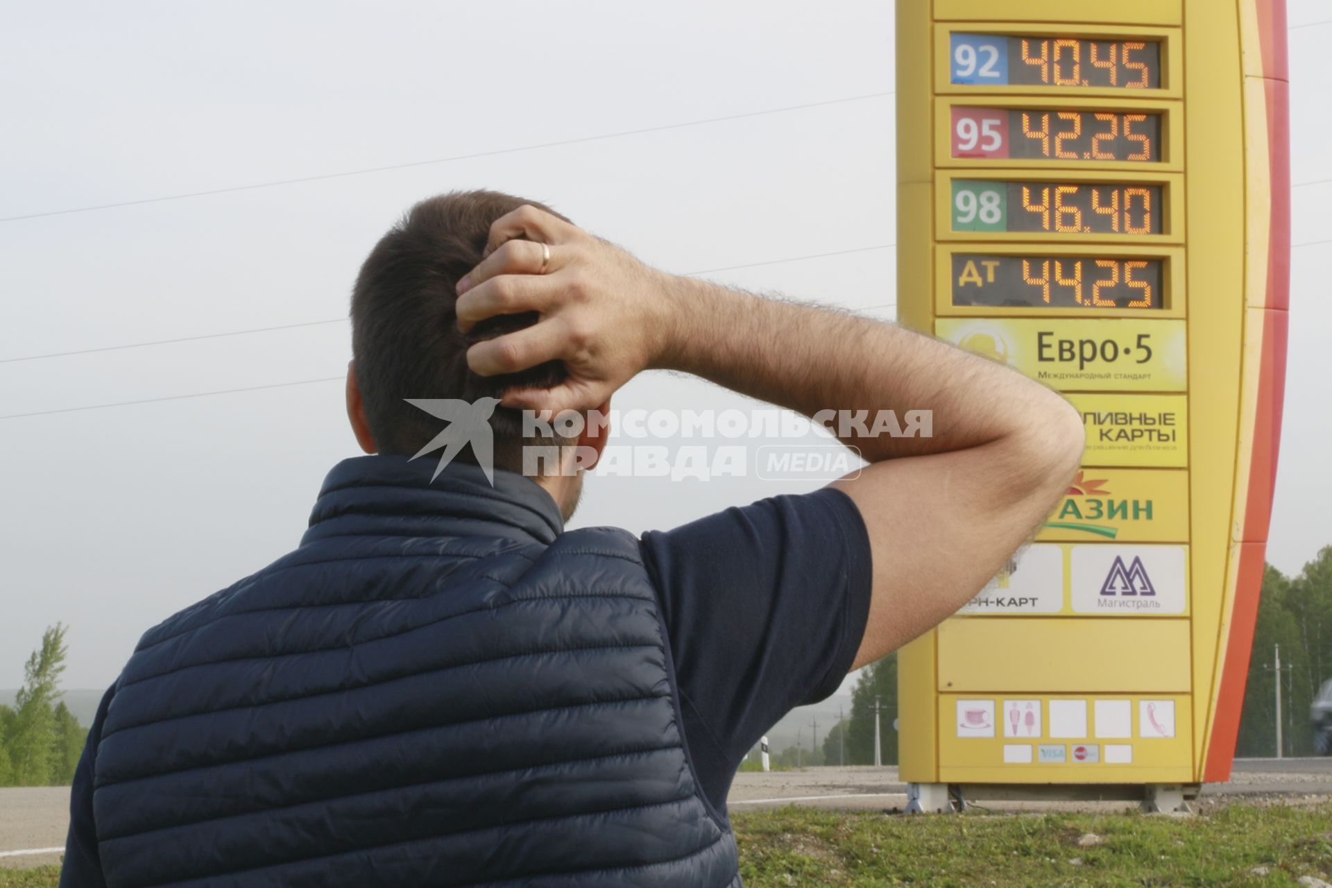 Барнаул. Постановочная съемка на тему: повышения цен на бензин.