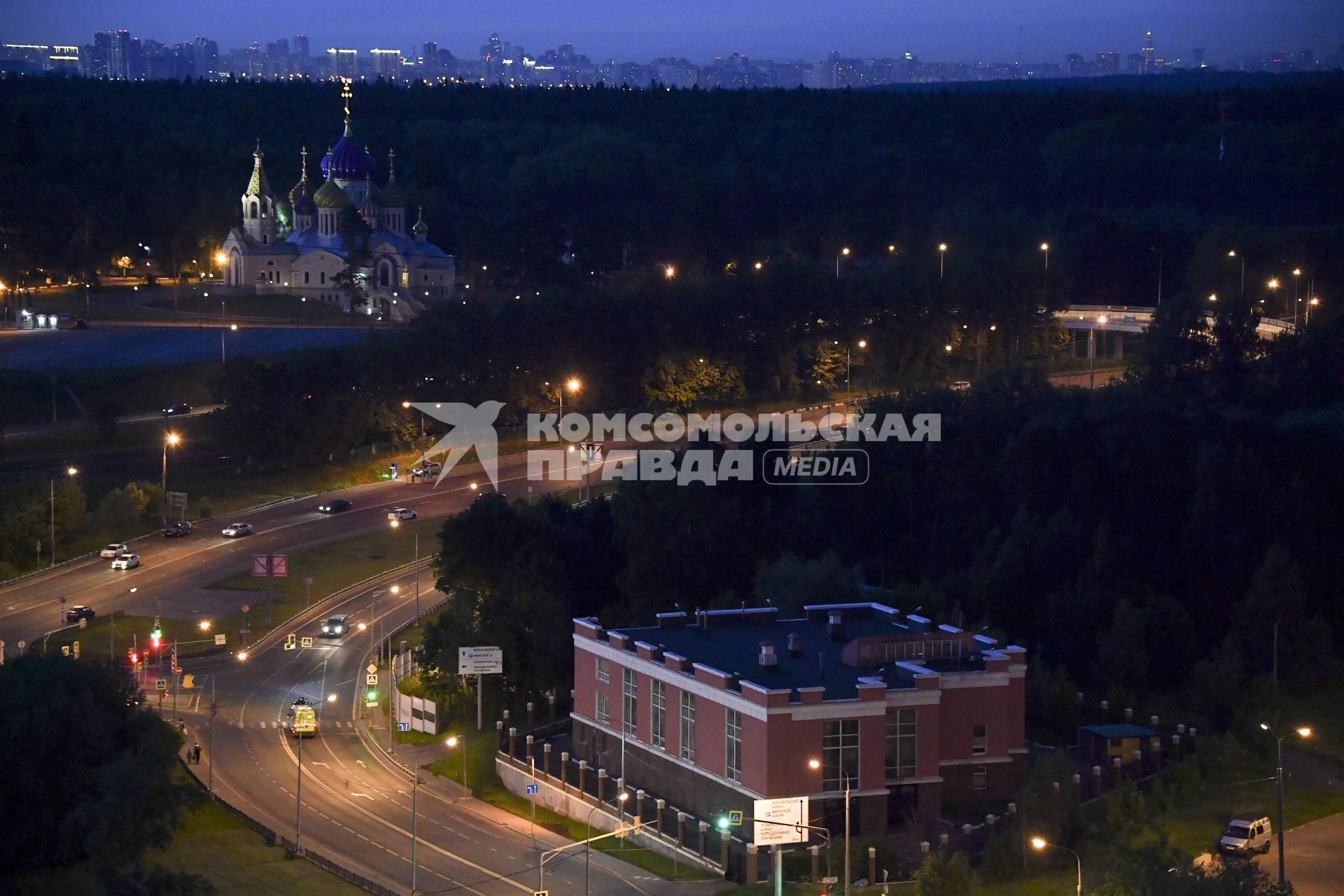 Московская область, Переделкино. Вид на Храм Спаса Преображения  Патриаршего Подворья.