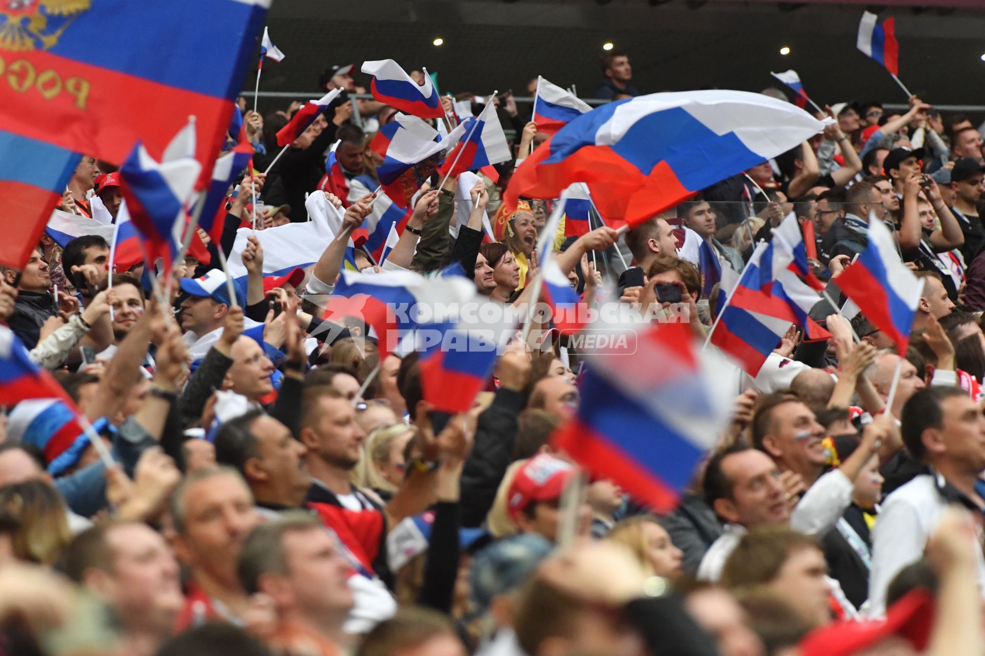 Москва. Болельщики сборной России на матче группового этапа чемпионата мира по футболу между сборными России и Саудовской Аравии.