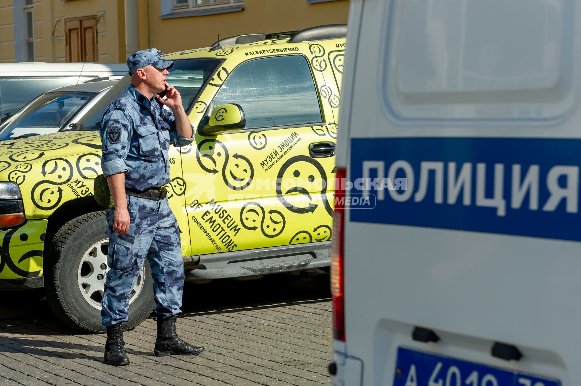 Санкт-Петербург. Полицейский на Невском проспекте.